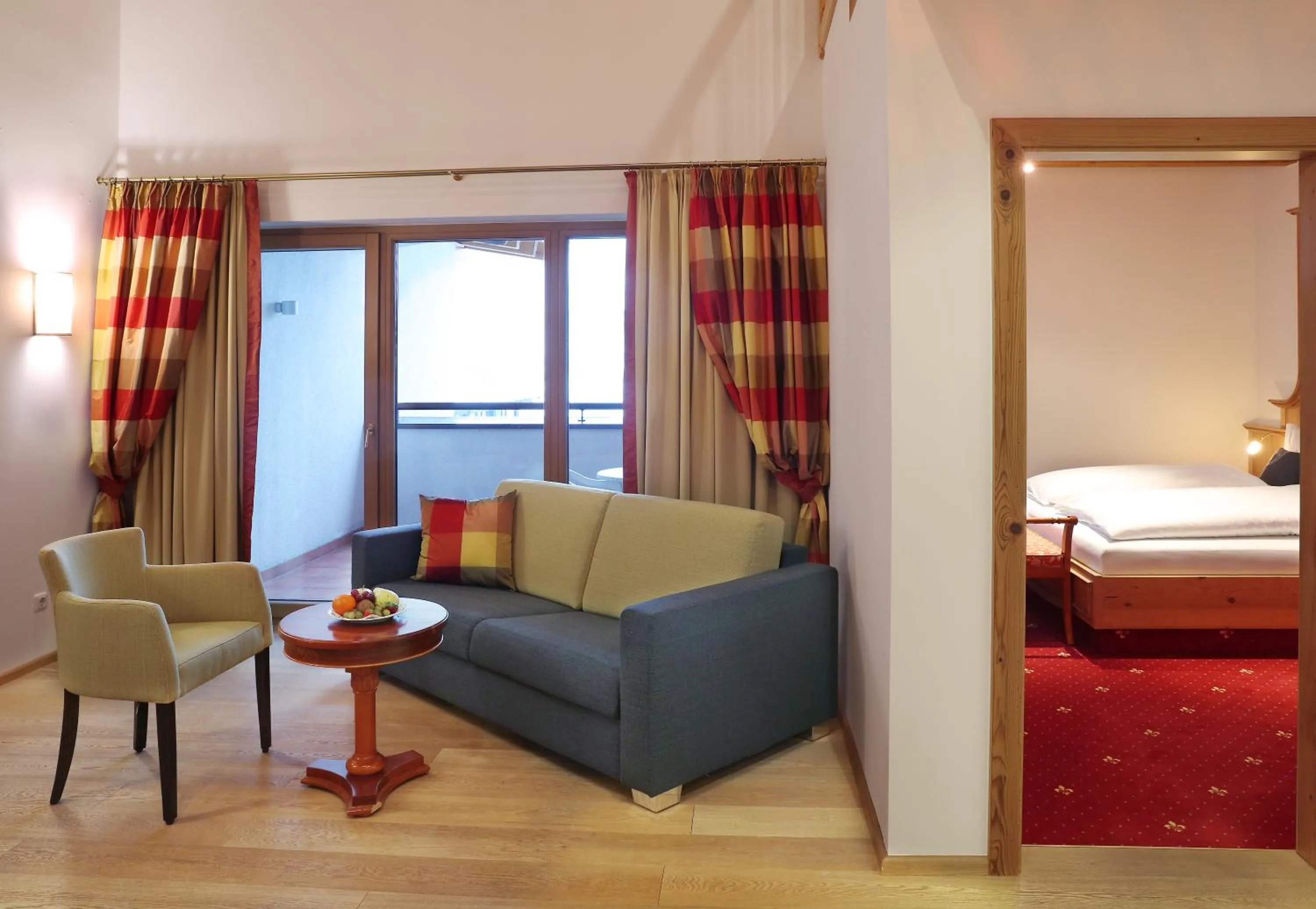 Living room, Bed in JUFA Alpenhotel Saalbach