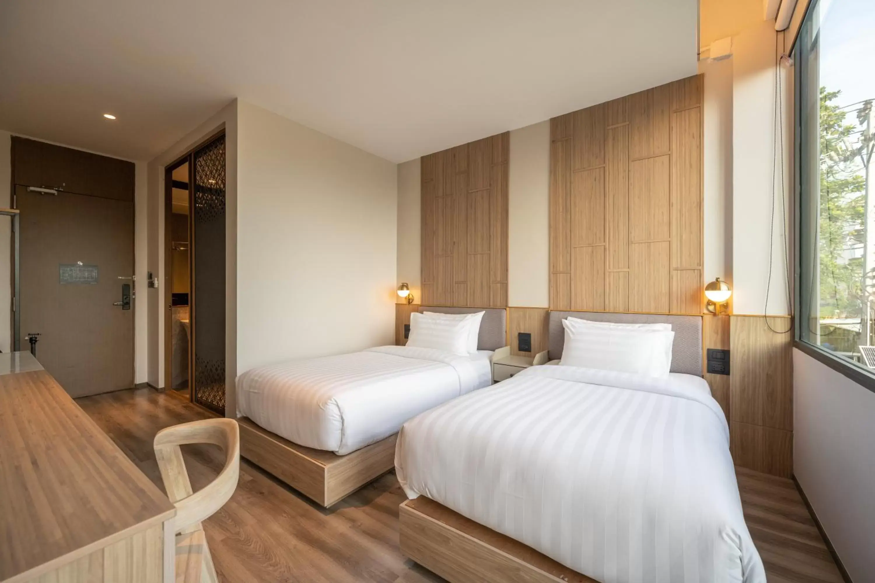 Twin Room with Private Bathroom in SHAN Villas Sukhumvit Twin Room with Private Bathroom in SHAN Villas Sukhumvit