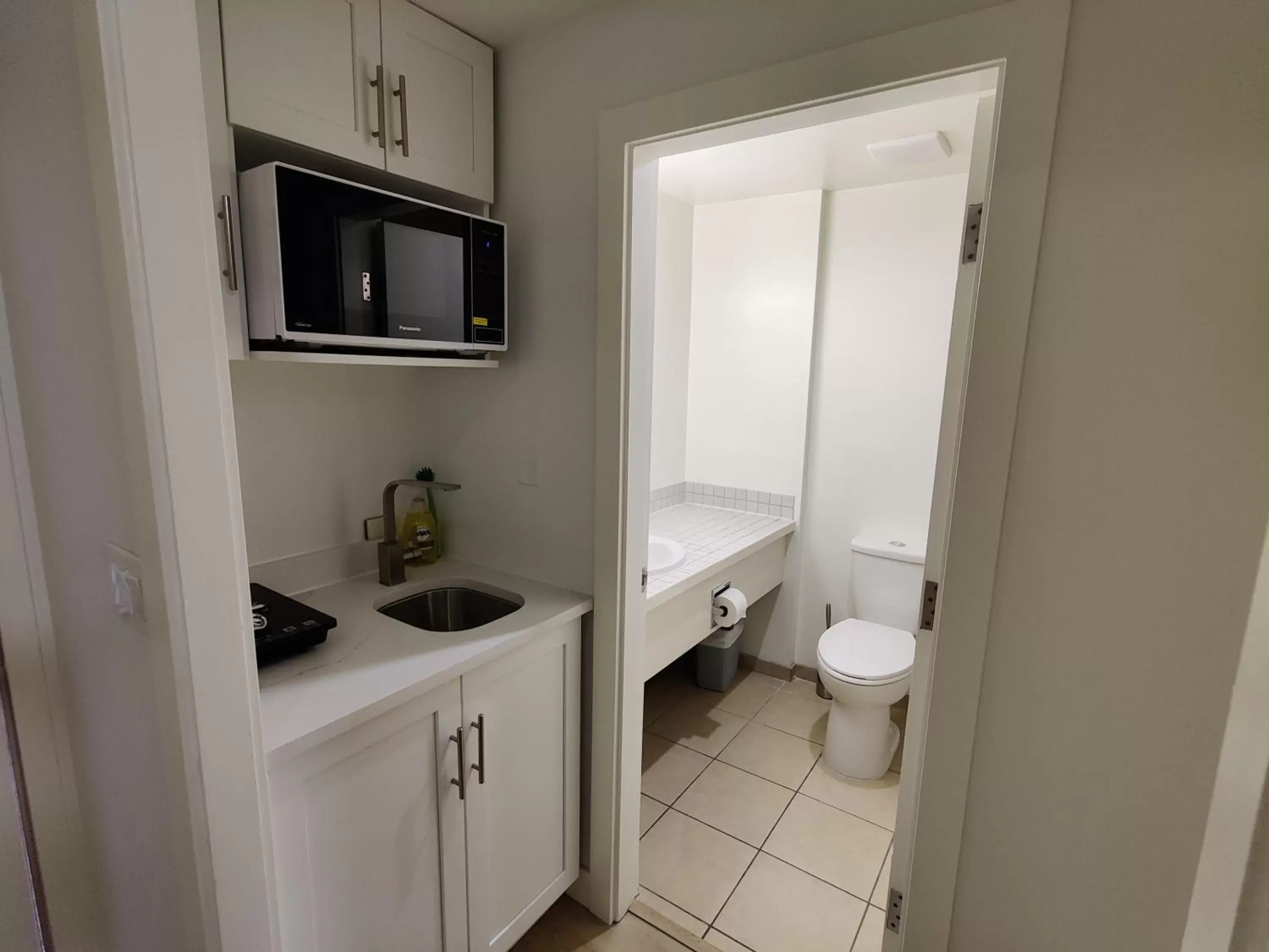 Kitchen/Kitchenette in Destination Inn Cache Creek