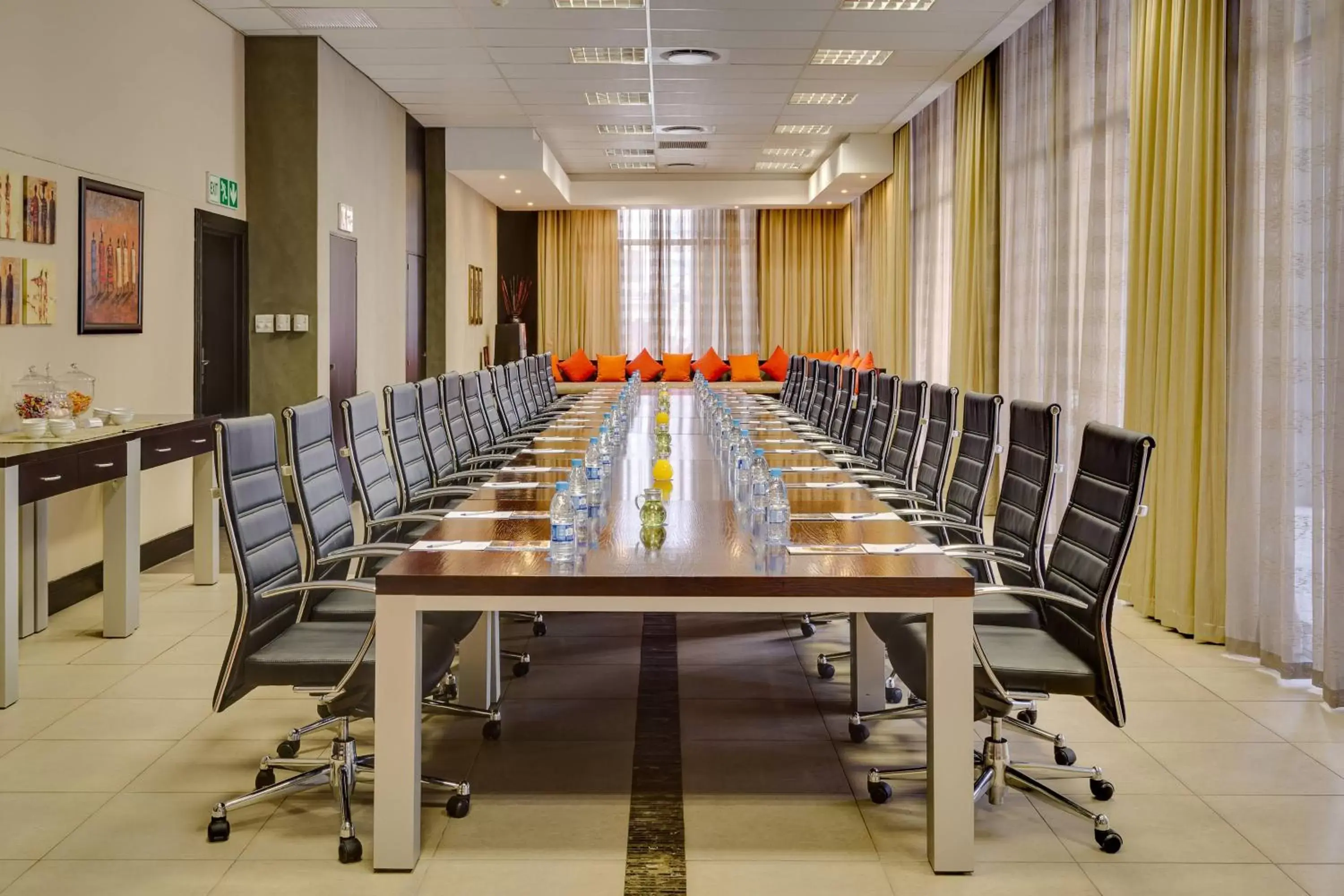 Meeting/conference room in Protea Hotel by Marriott Cape Town North Wharf