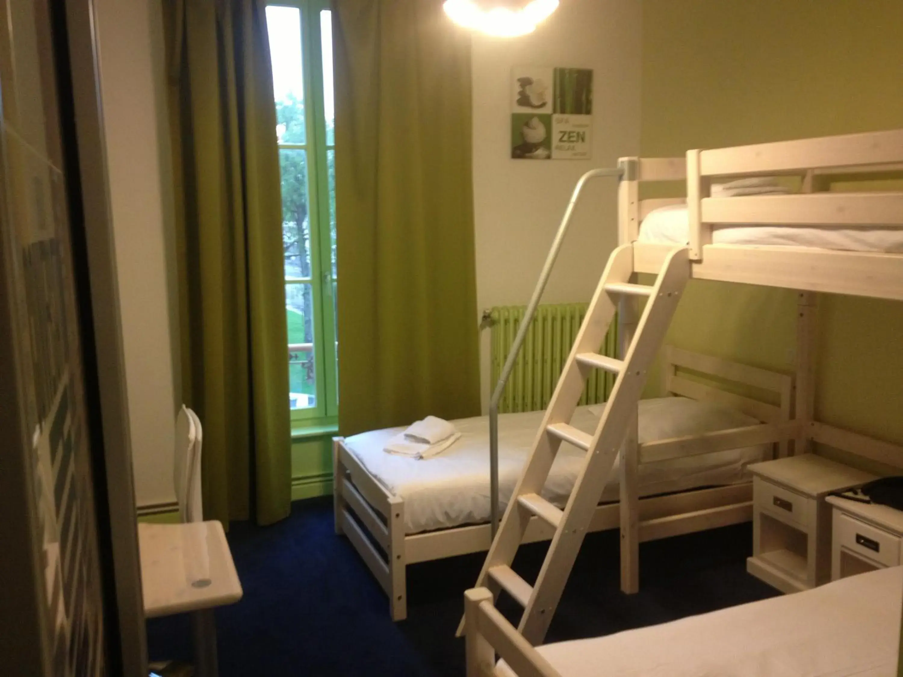 Photo of the whole room, Bunk Bed in Hotel Couleurs Sud