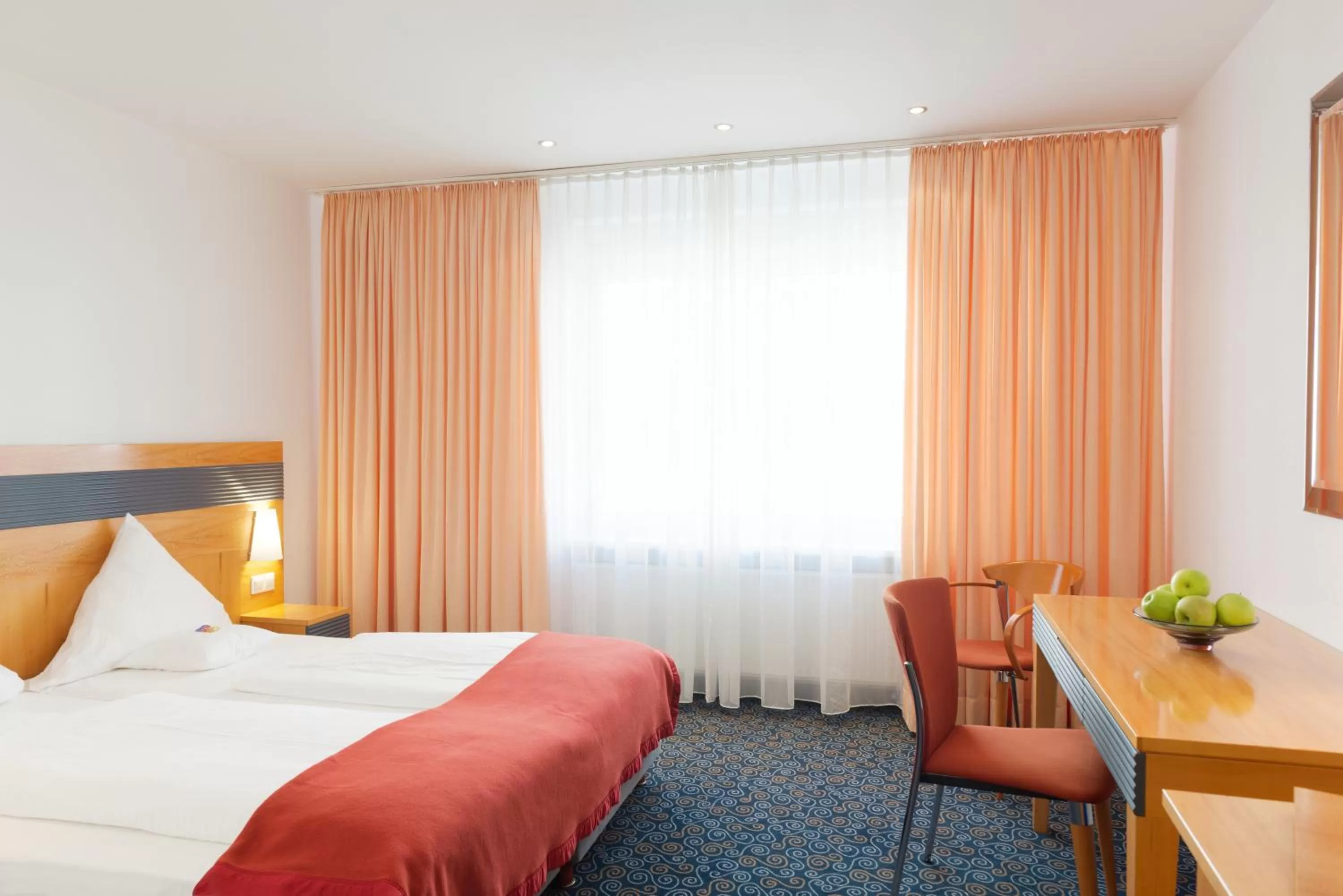 Photo of the whole room, Bed in Ringhotel Loew's Merkur