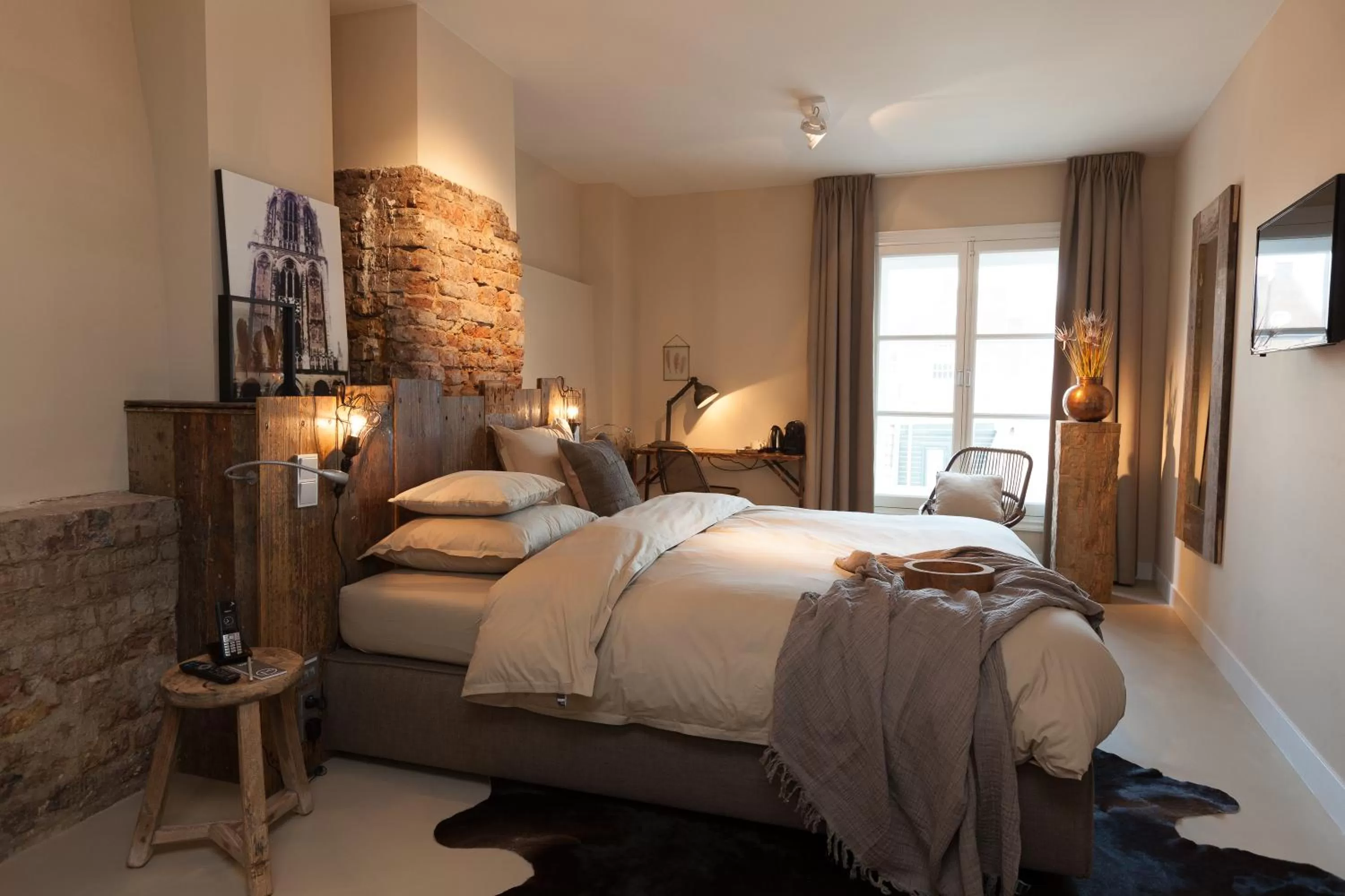 Photo of the whole room, Bed in Mother Goose Hotel