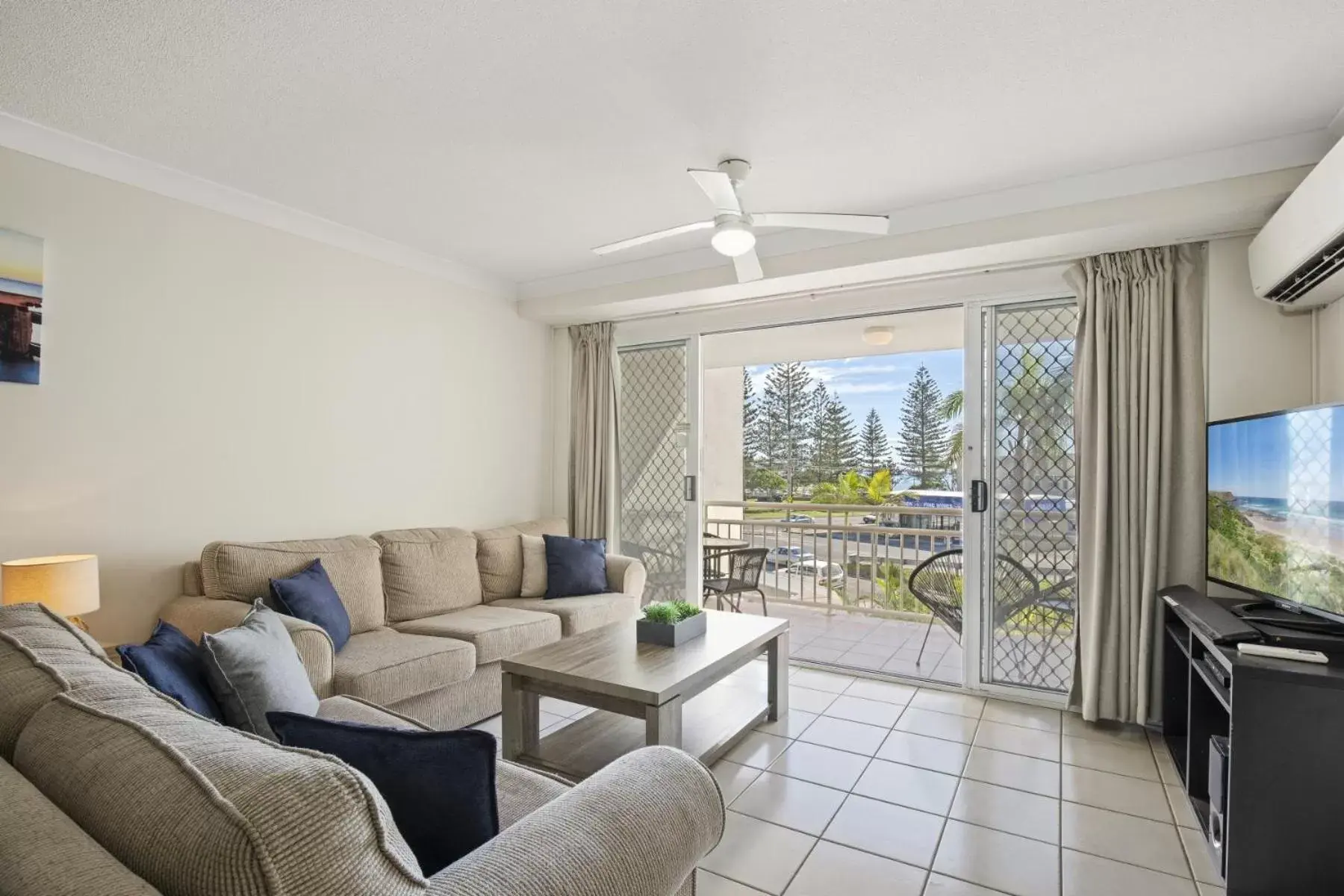 Living room, Seating Area in Kirra Palms Holiday Apartments