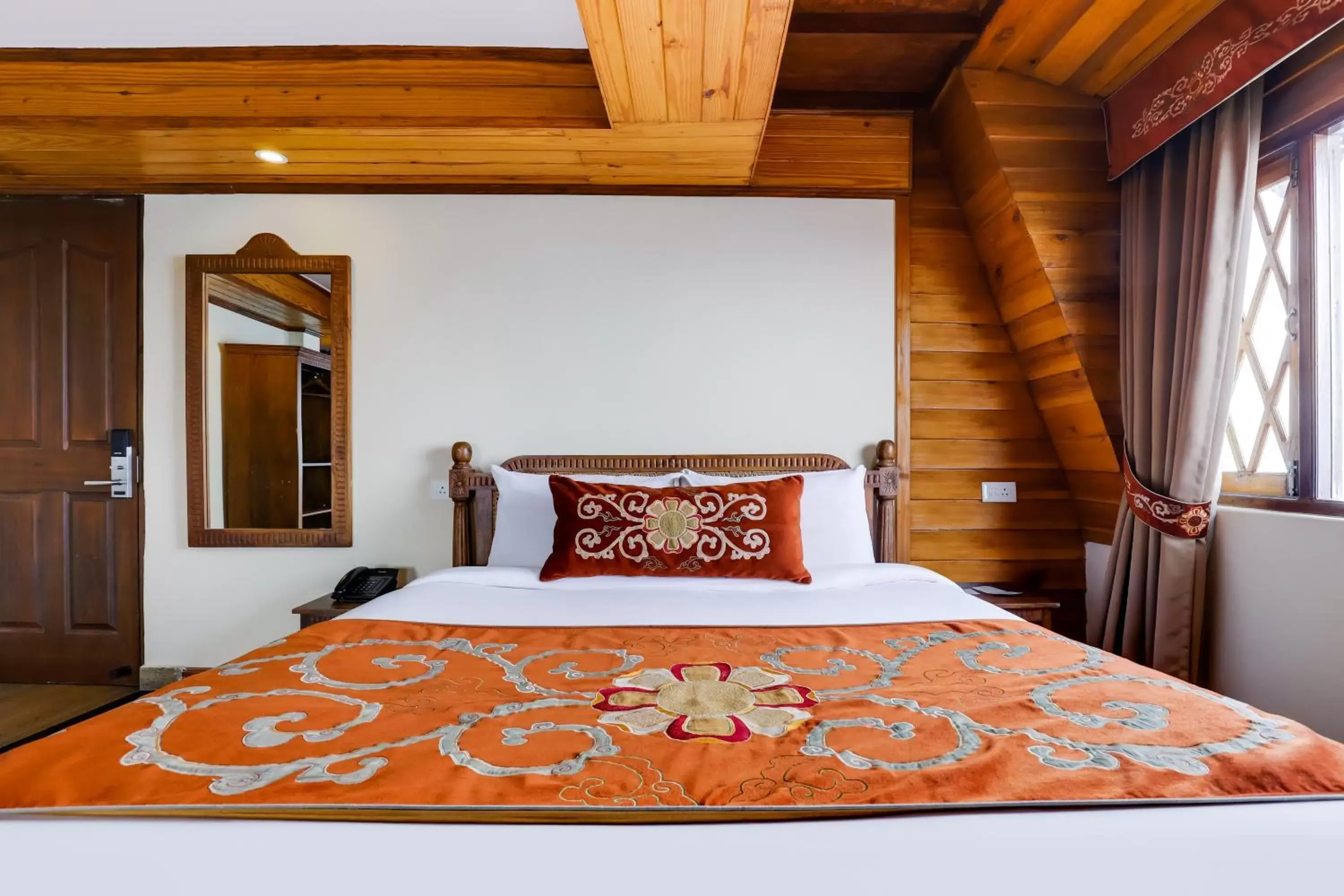 Bed in Summit Hermon Hotel & Spa