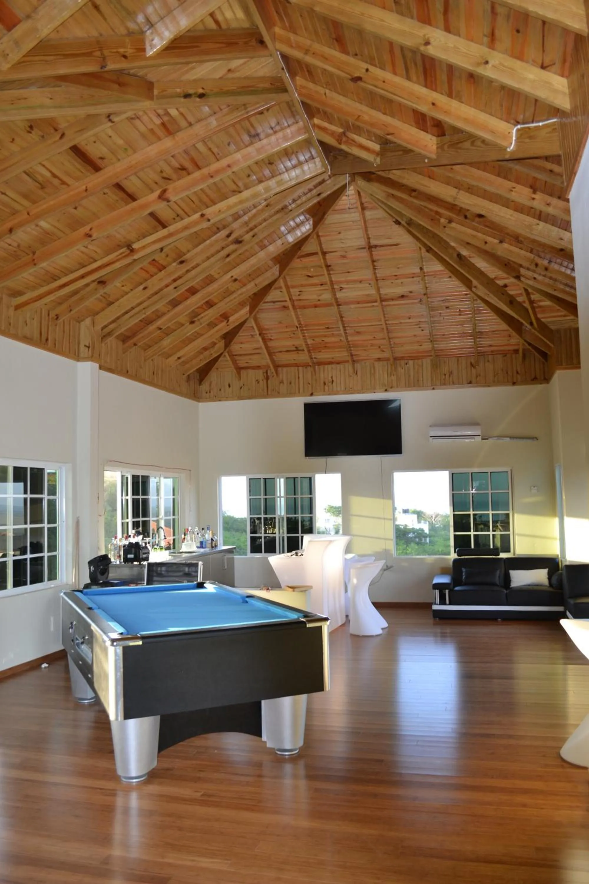 Balcony/Terrace, Billiards in Skyblue Resort Negril