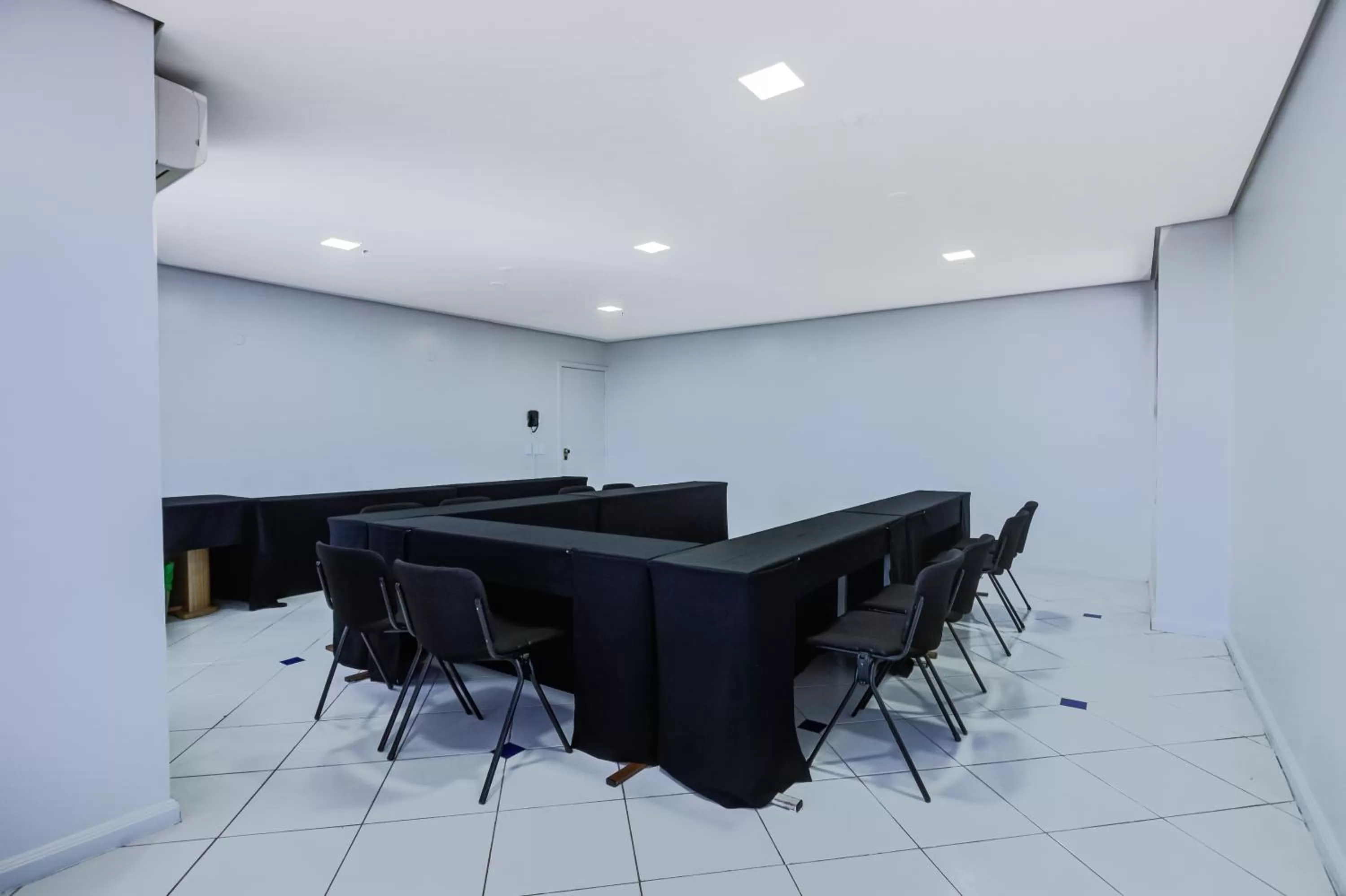 Meeting/conference room in Slaviero Londrina Flat