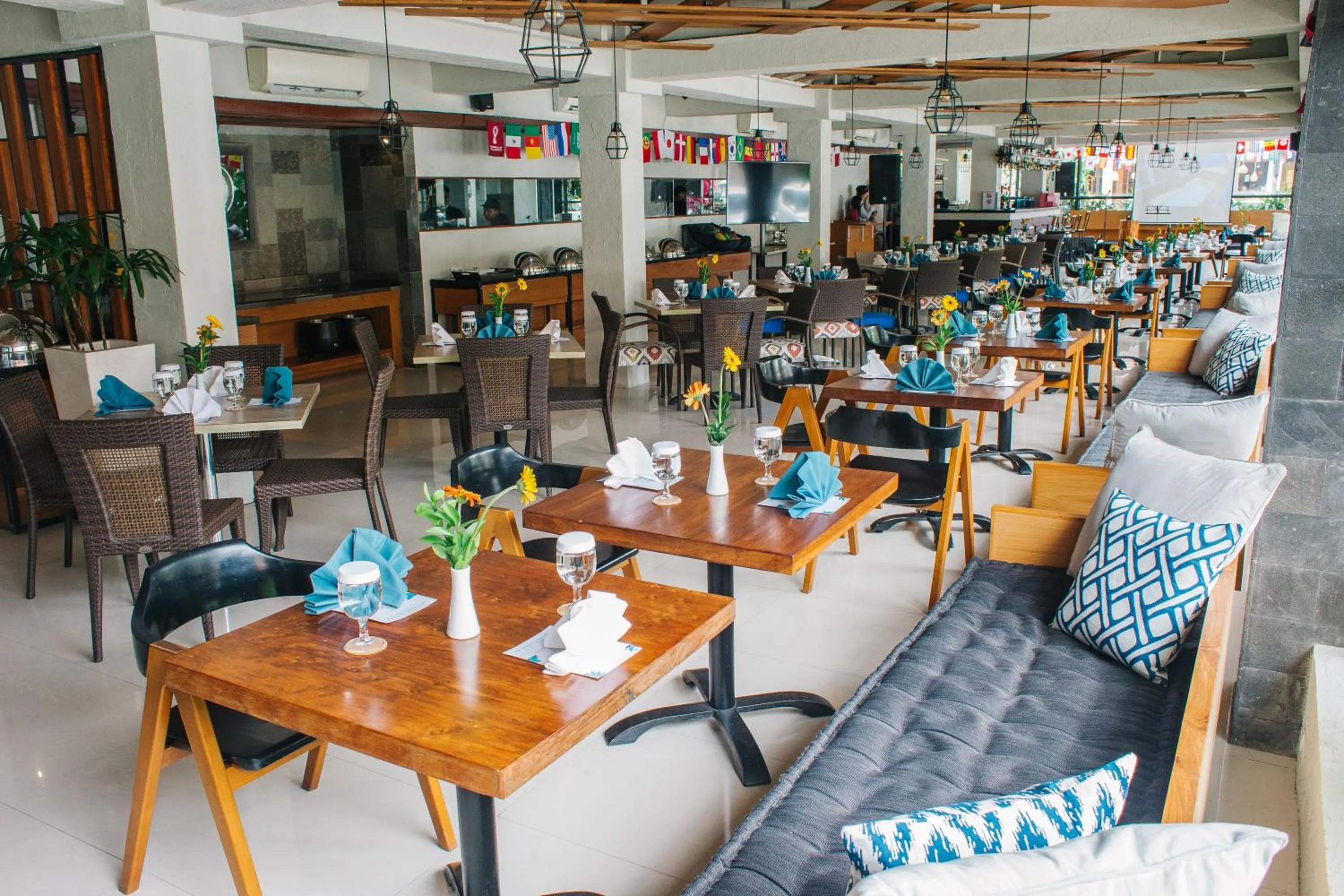 Restaurant/places to eat in Bloo Bali Hotel