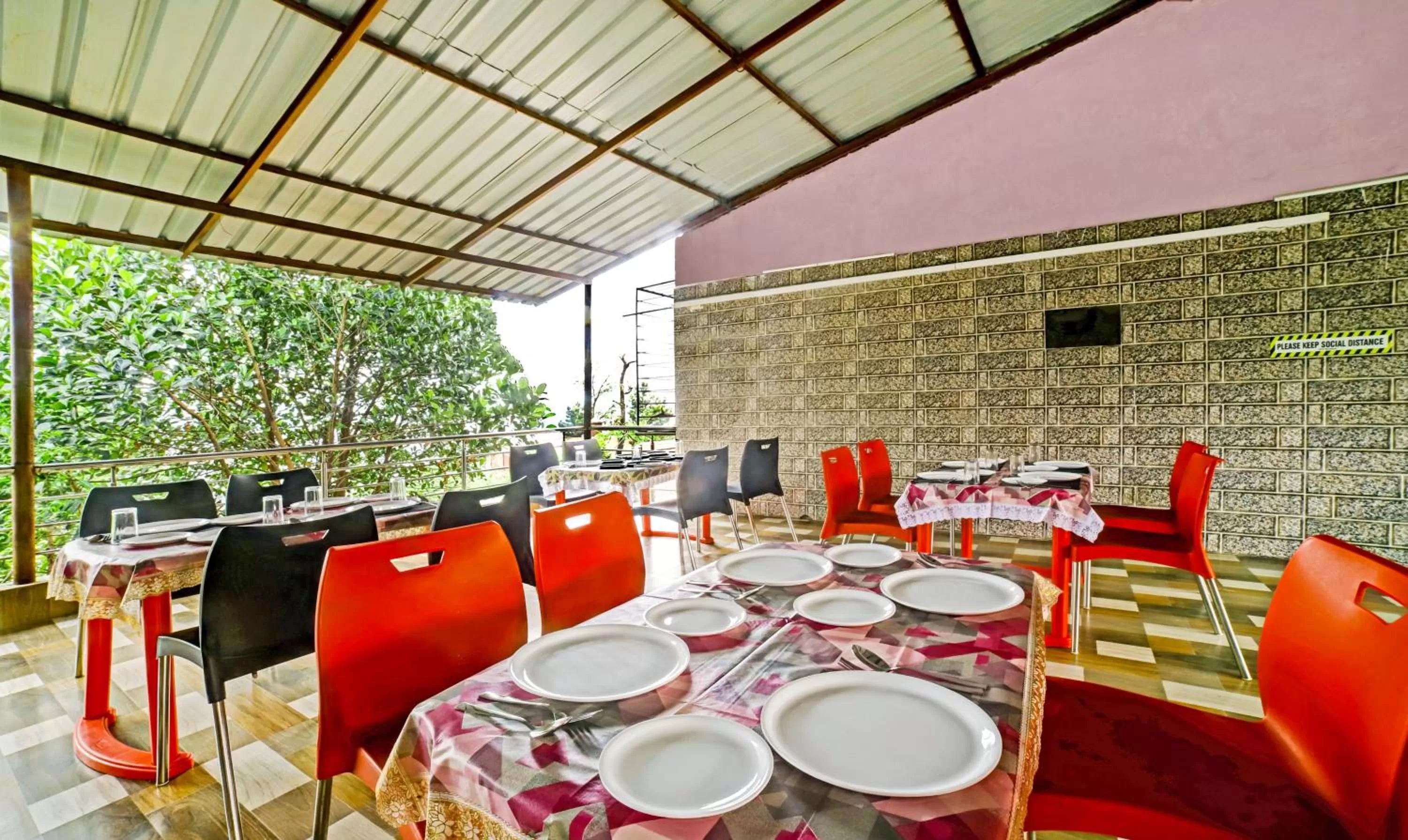 Restaurant/places to eat in Treebo Balaji Excellency with Pool & Spa
