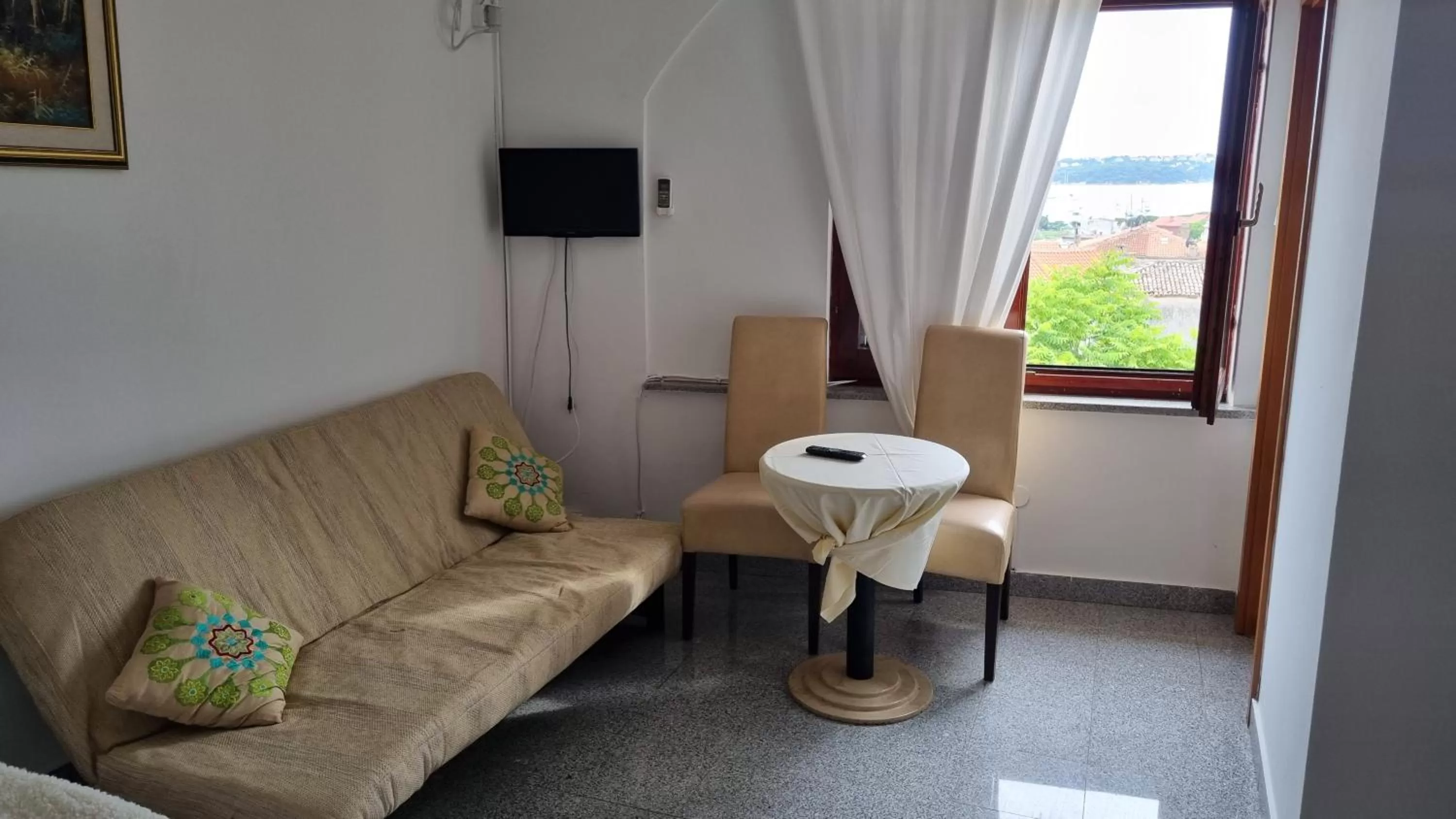 Communal lounge/ TV room in Laura Rooms