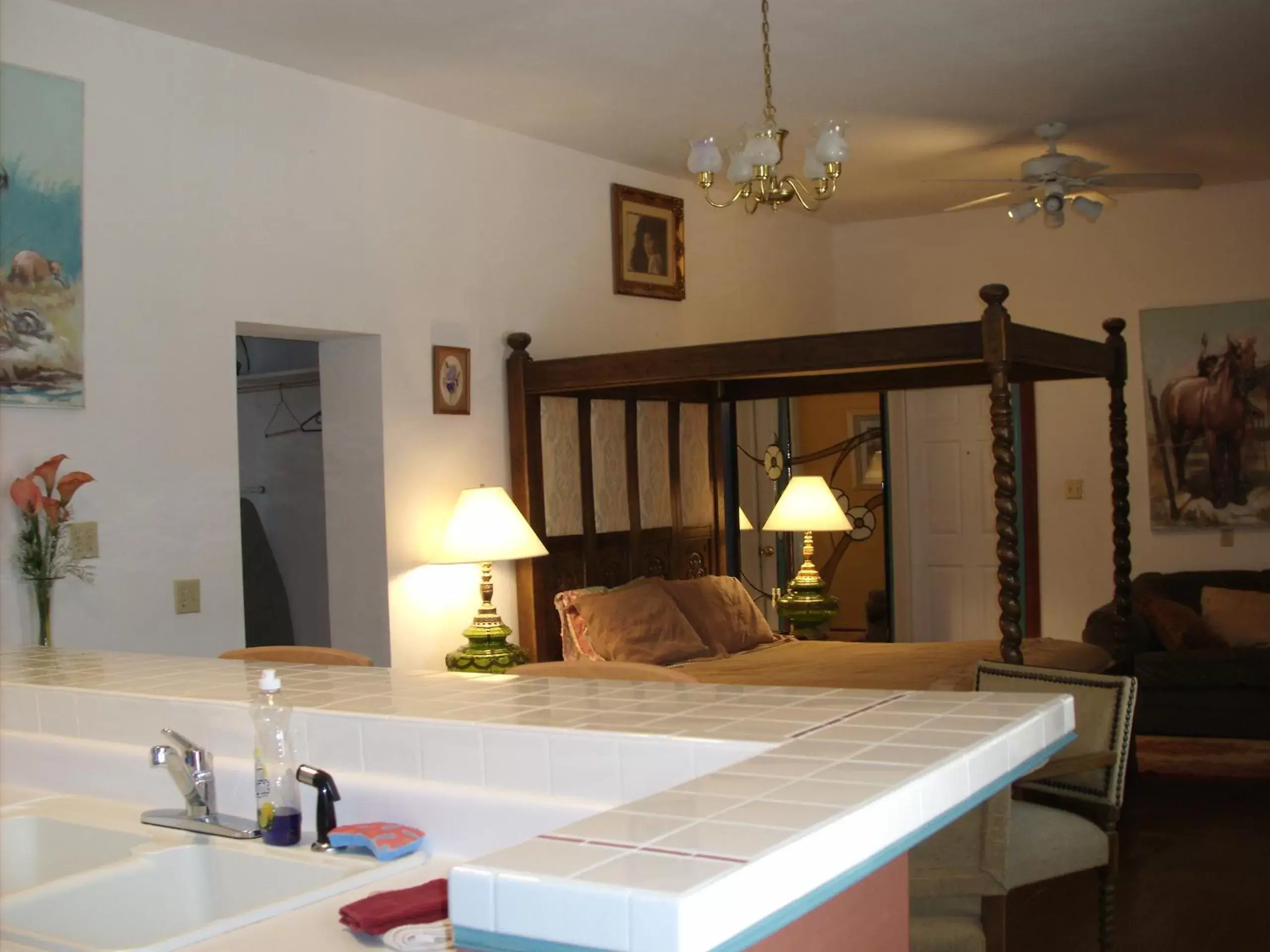 Kitchen or kitchenette in Lundeen Inn of the Arts