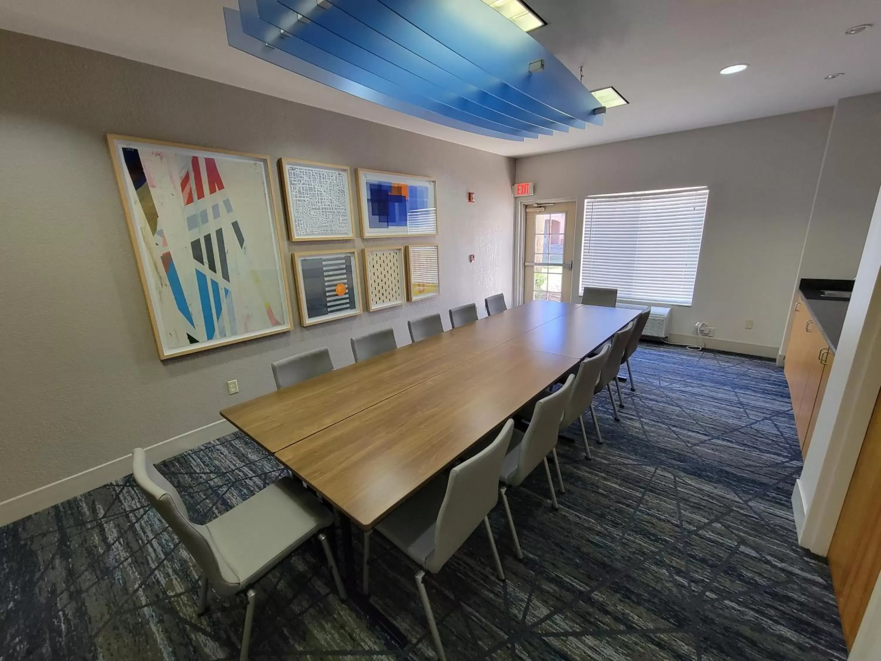 Meeting/conference room in Holiday Inn Express Hotel & Suites - The Villages, an IHG Hotel