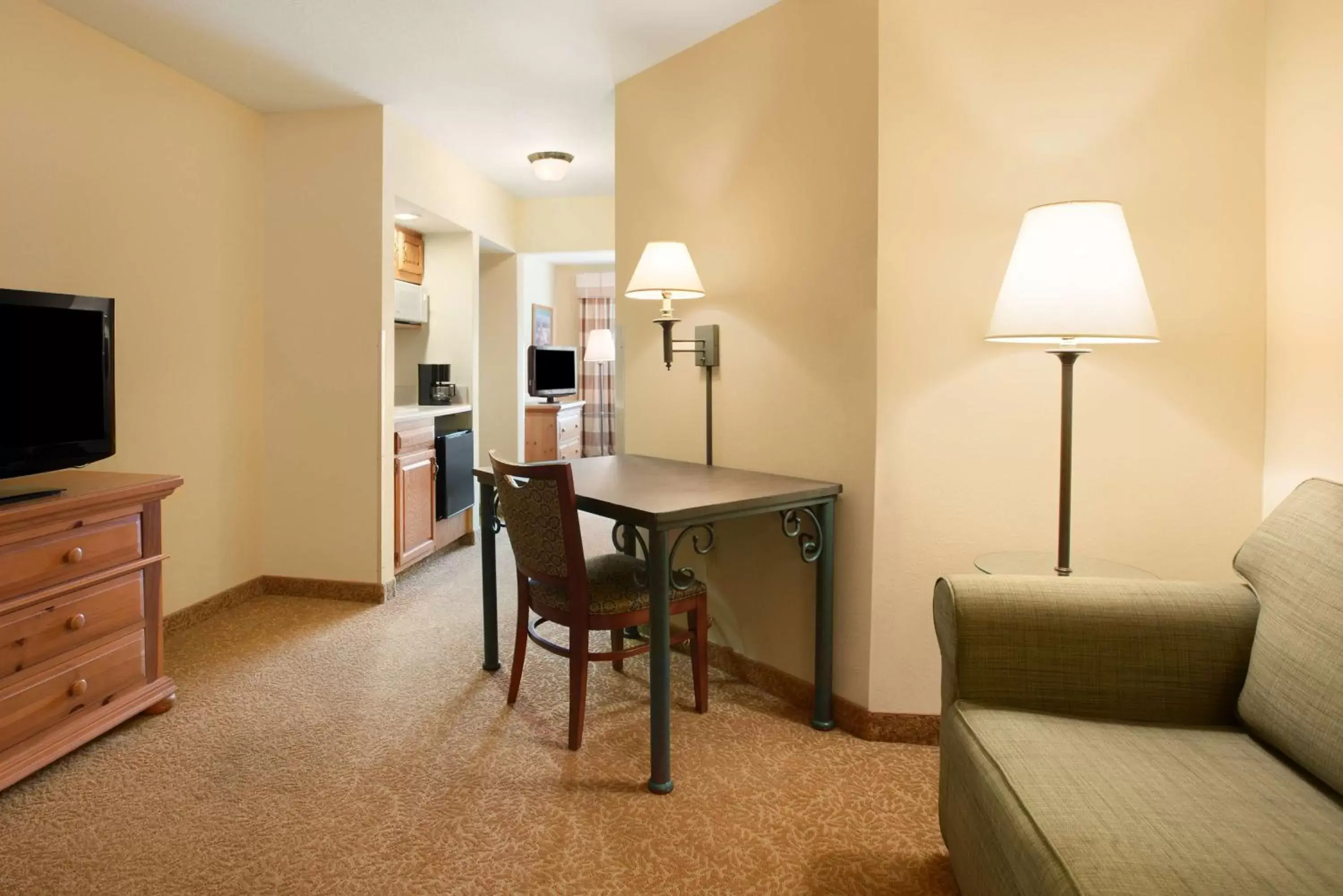 Photo of the whole room, Seating Area in Country Inn & Suites by Radisson, Beckley, WV