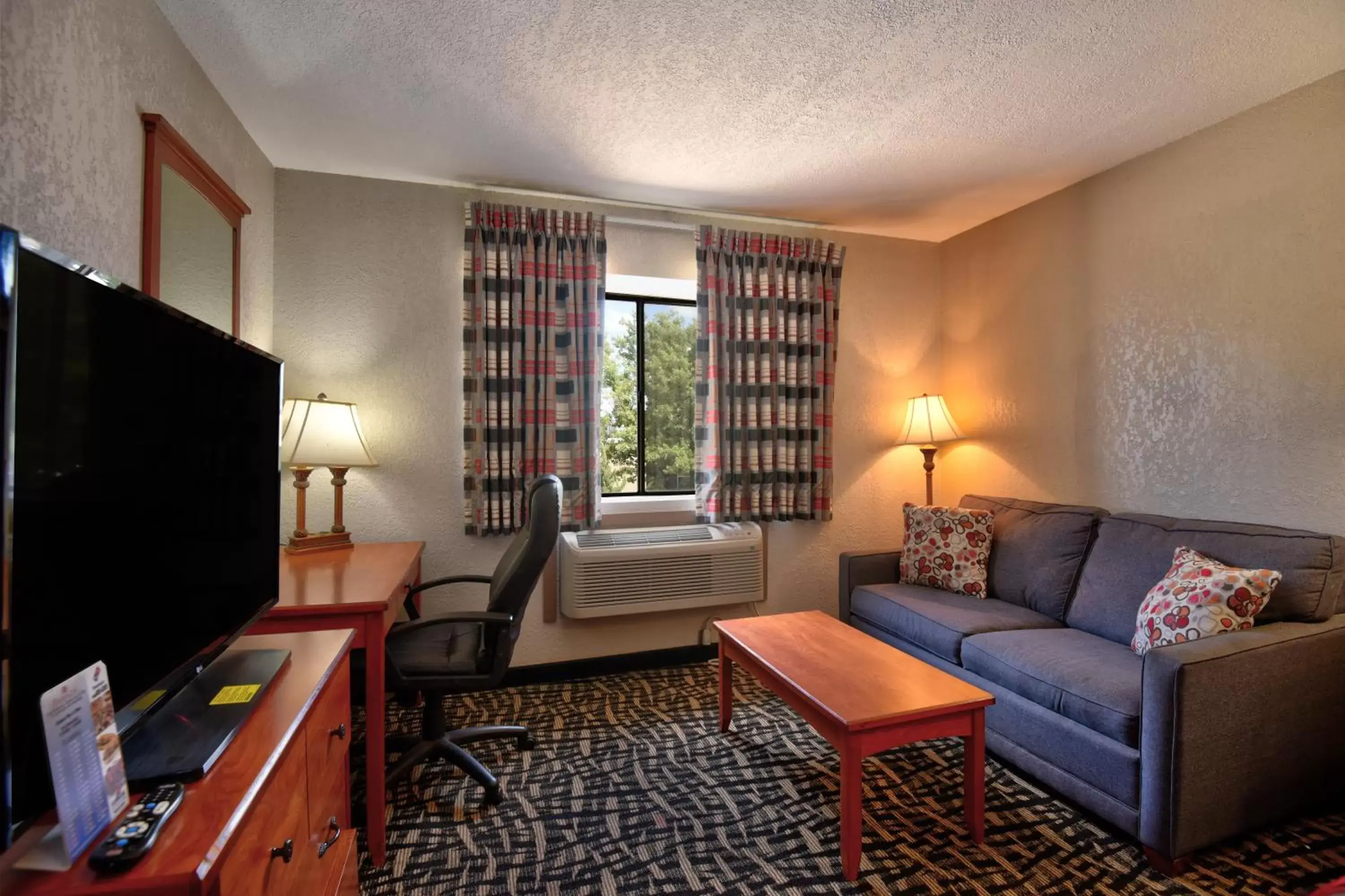 Guests, Seating Area in Ramada by Wyndham Oklahoma City Airport North