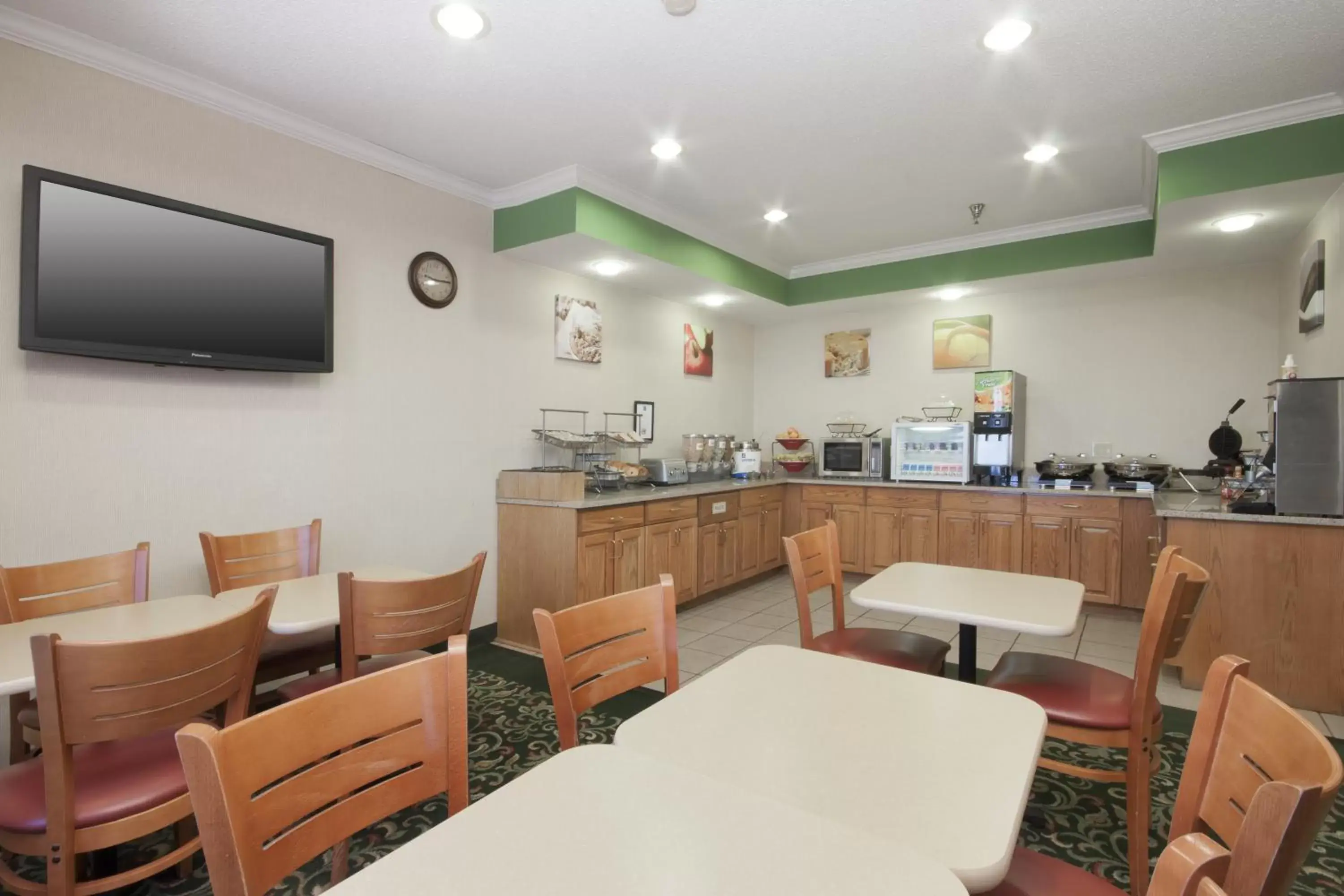 Restaurant/Places to Eat in Wingate by Wyndham Sioux City