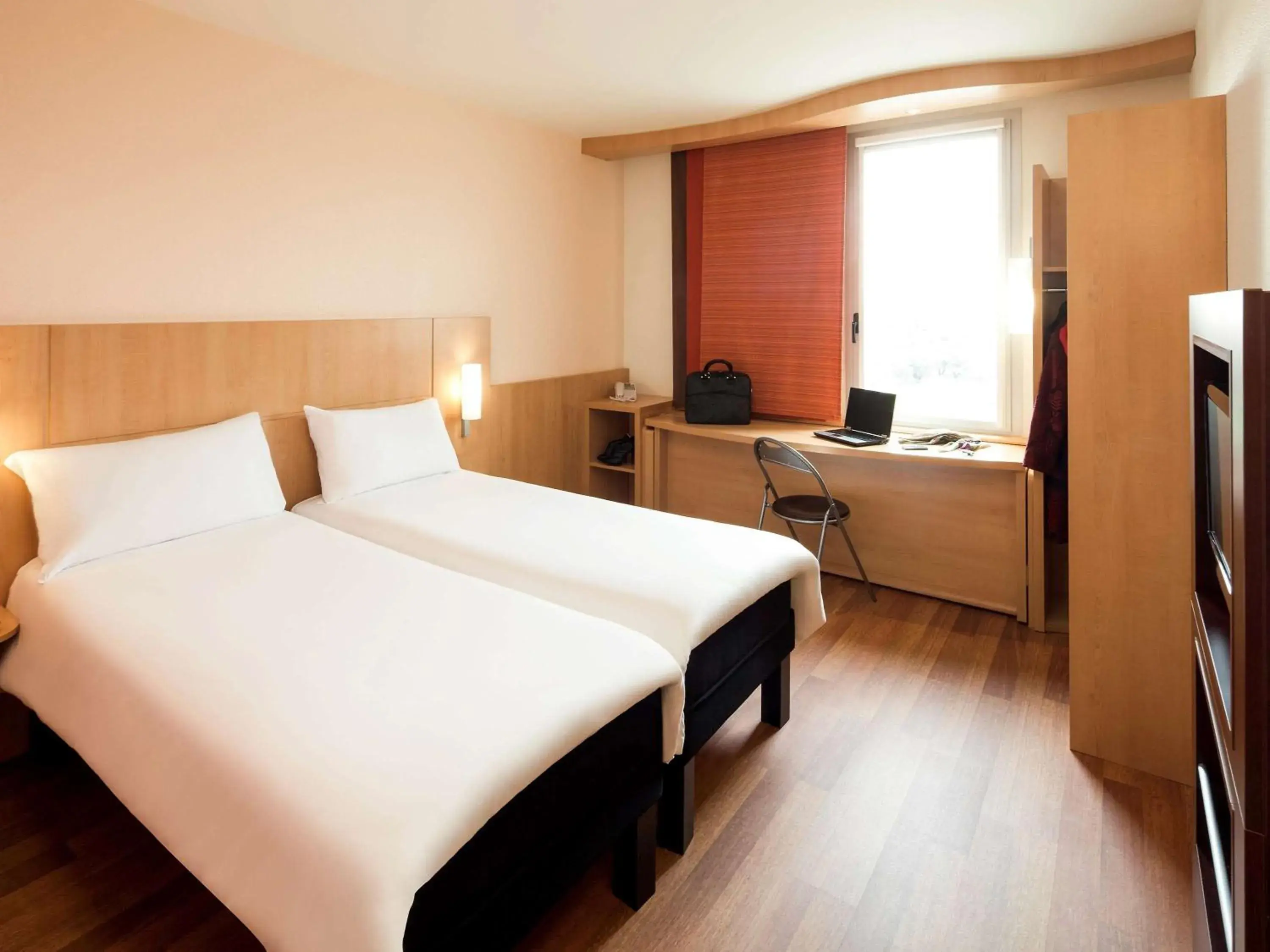 Photo of the whole room, Bed in Ibis Barcelona Santa Coloma