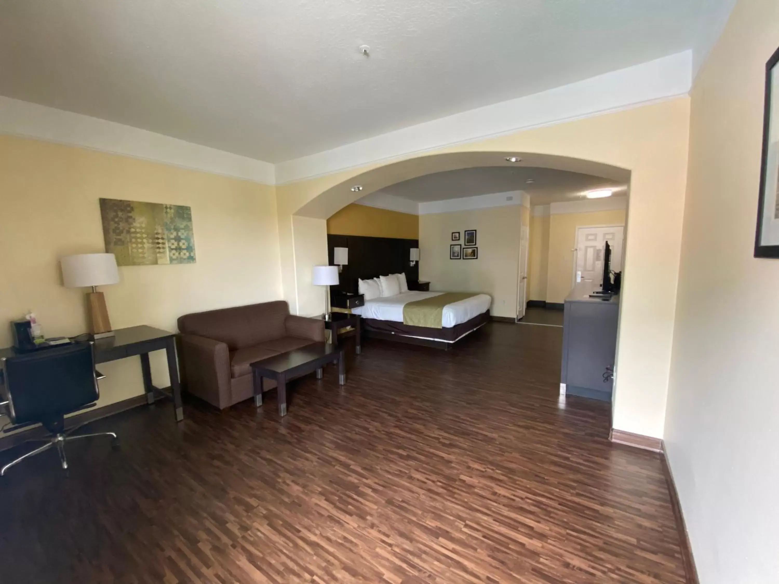 Photo of the whole room, Seating Area in Galveston Beach Hotel