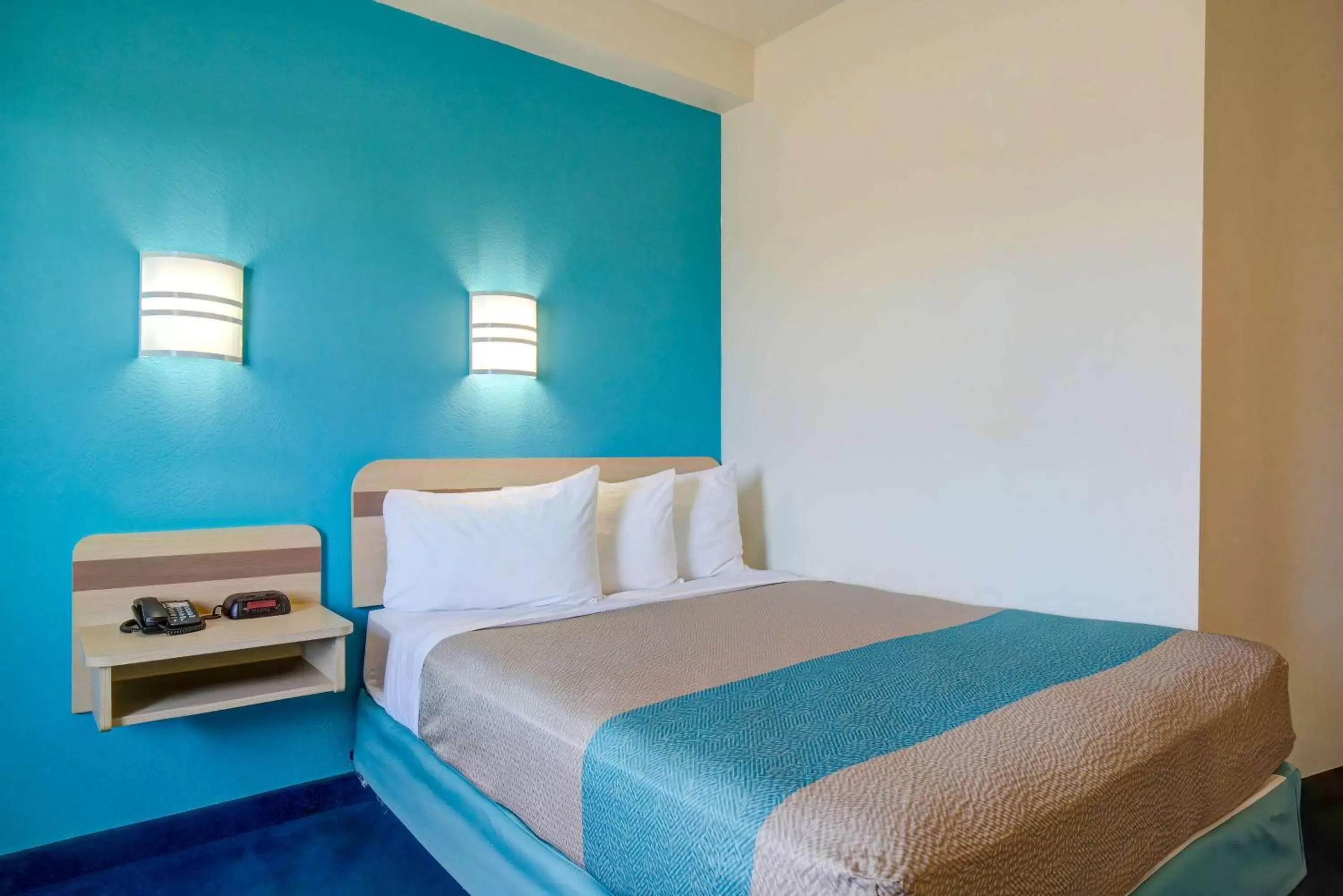 Bedroom, Bed in Motel 6-Grande Prairie, AB