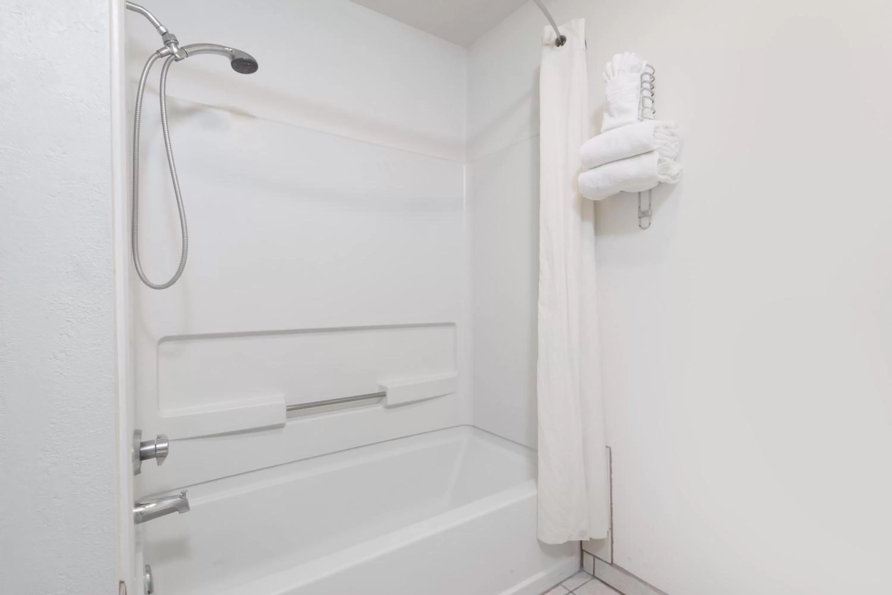 Super 8 by Wyndham Bernalillo