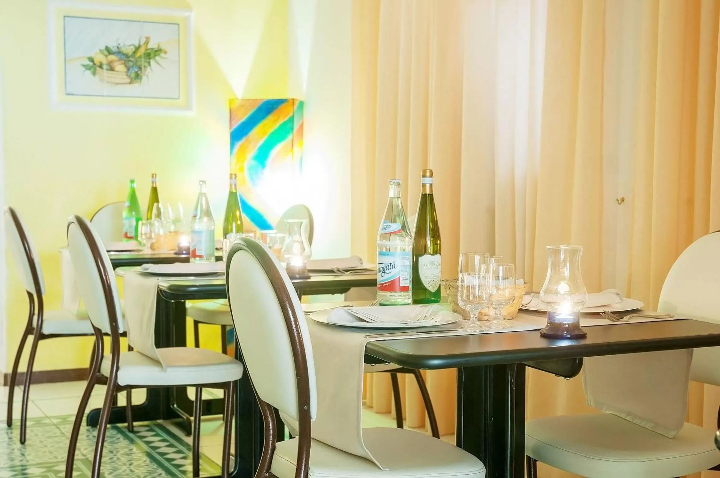 Restaurant/places to eat in Hotel Annabelle