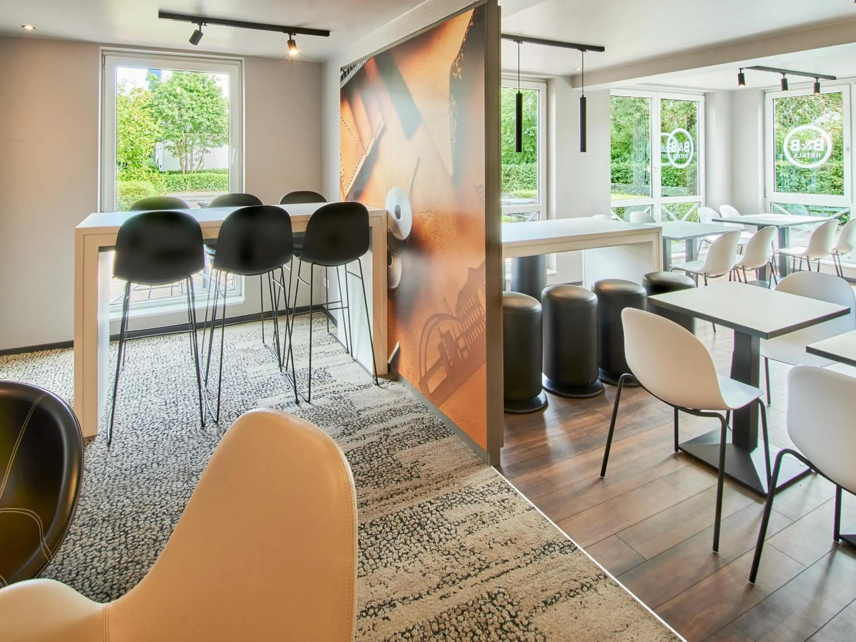 Lobby or reception in B&B Hotel Offenbach-Süd Lobby or reception in B&B Hotel Offenbach-Süd