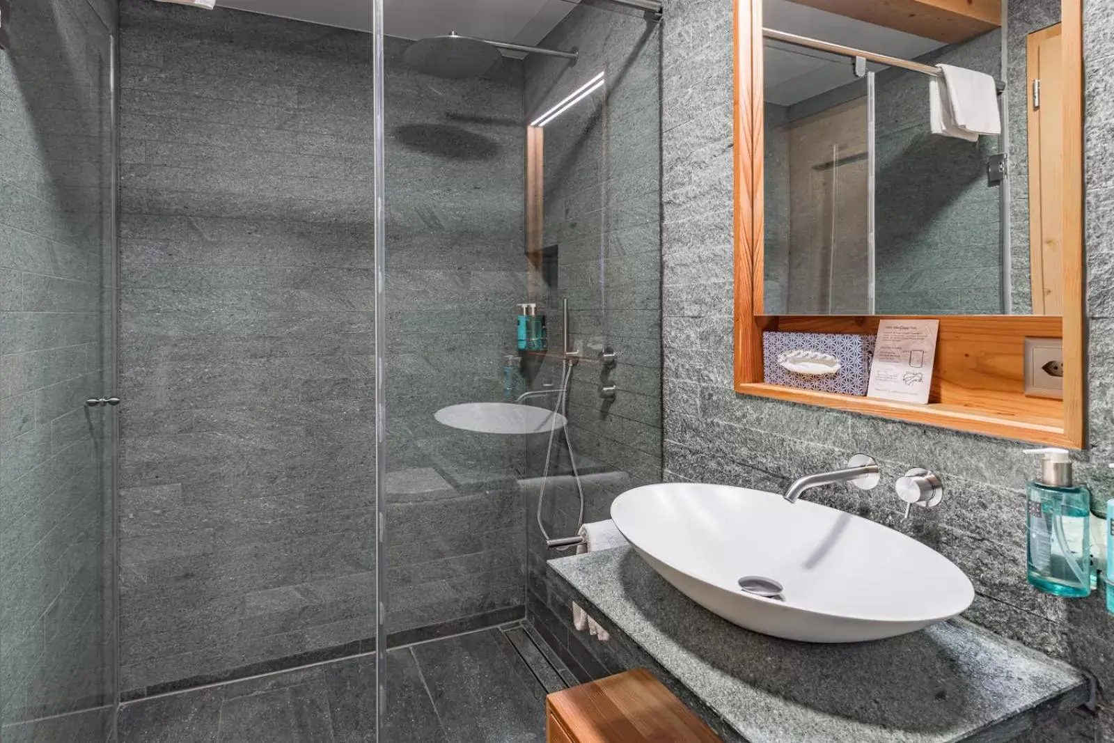 Shower, Bathroom in Hotel Sarain Active Mountain Resort