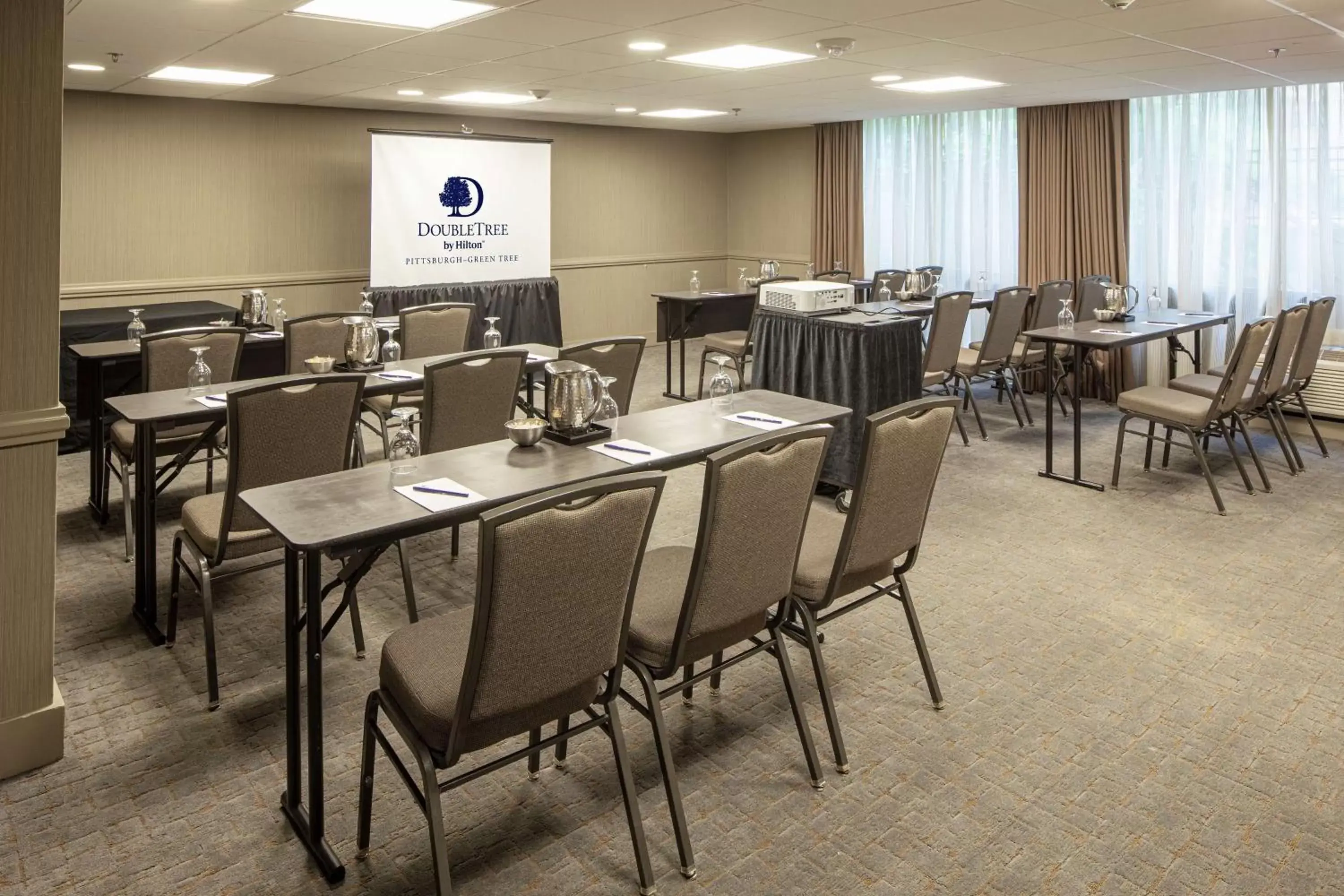 Meeting/conference room in DoubleTree by Hilton Pittsburgh-Green Tree