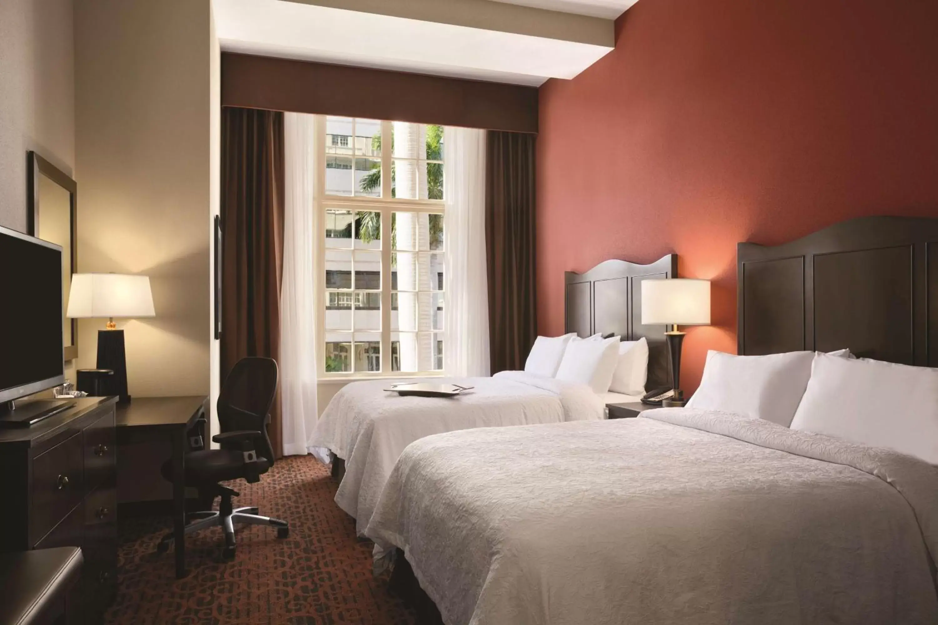 Bed in Hampton Inn & Suites Bradenton