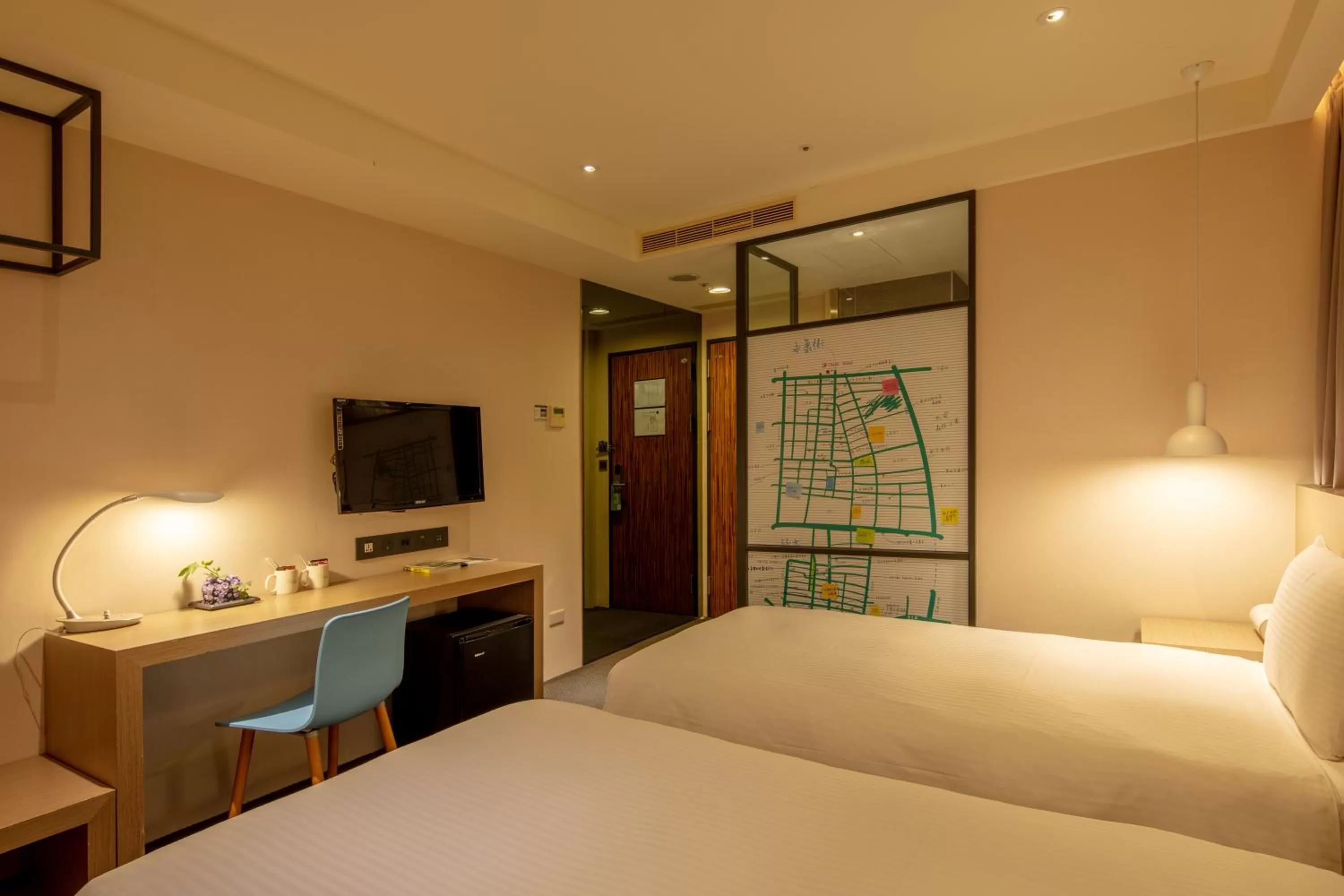 Photo of the whole room, Bed in Chaiin Hotel - Dongmen