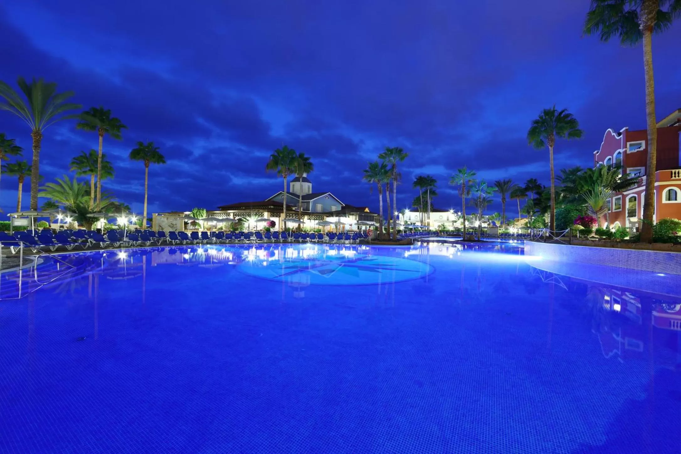 Property building, Swimming Pool in Bahia Principe Sunlight Tenerife