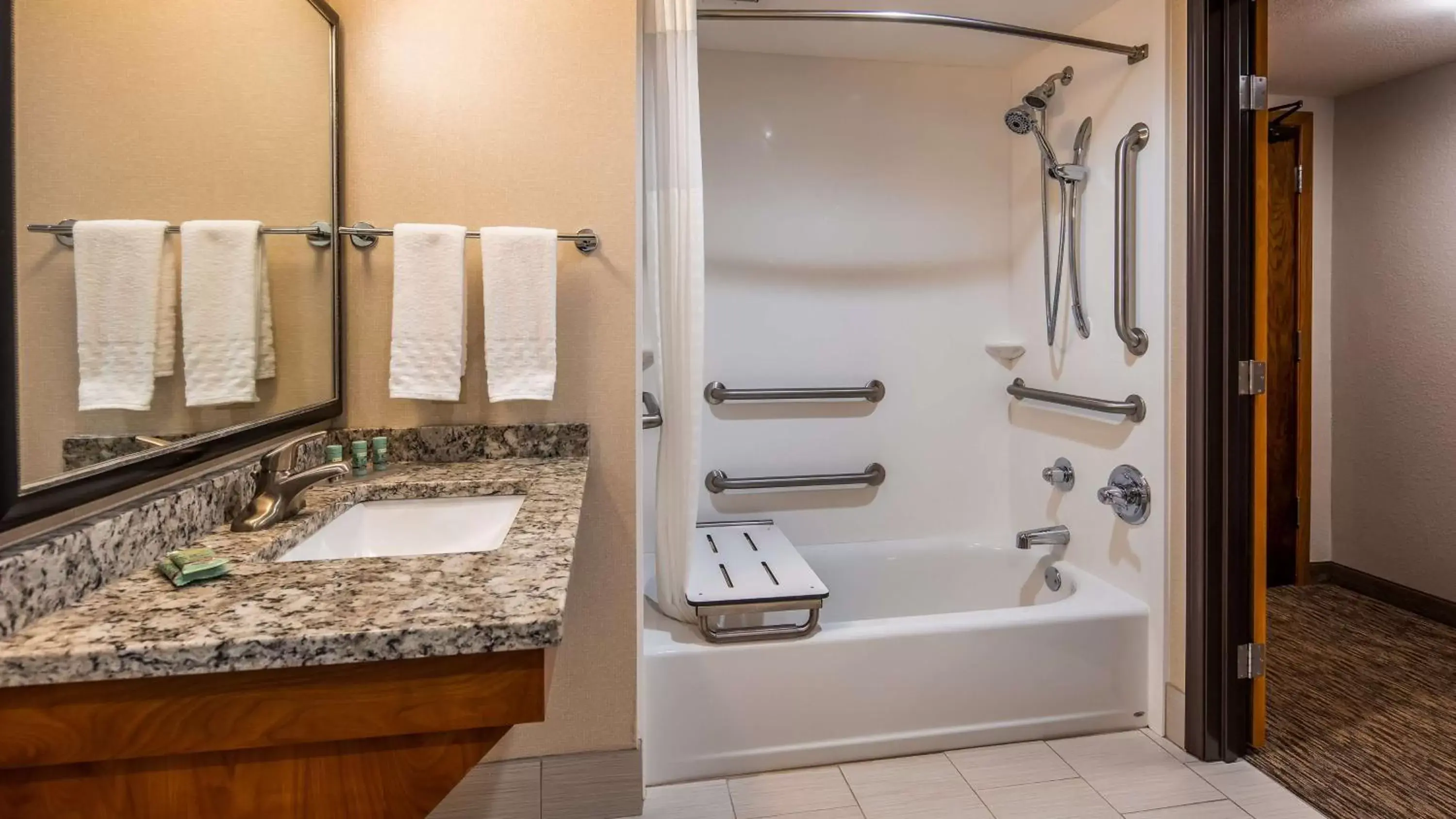 Bathroom in Best Western Bridgeview Hotel