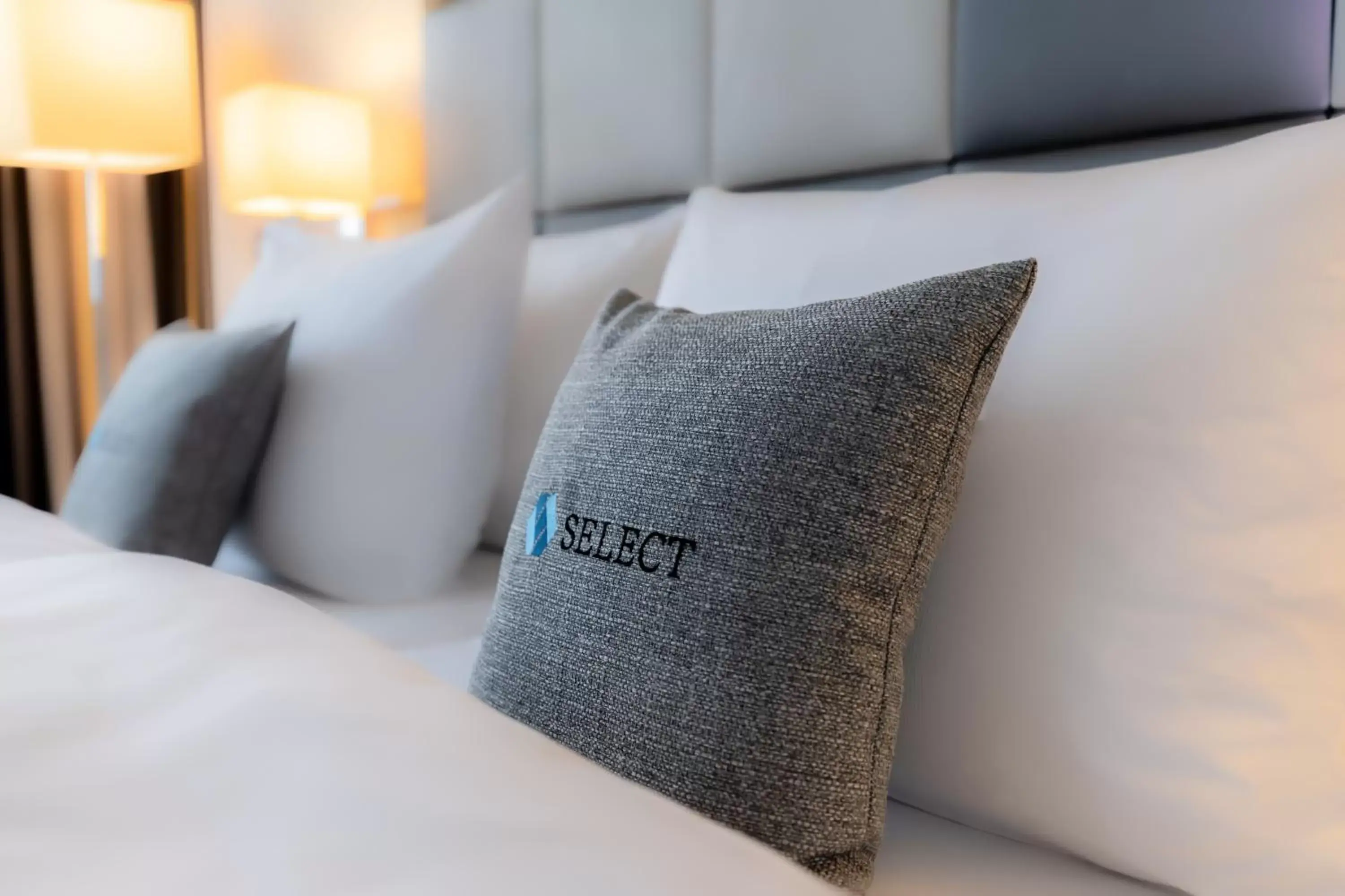 Bed, Property Logo/Sign in Select Hotel Berlin Spiegelturm