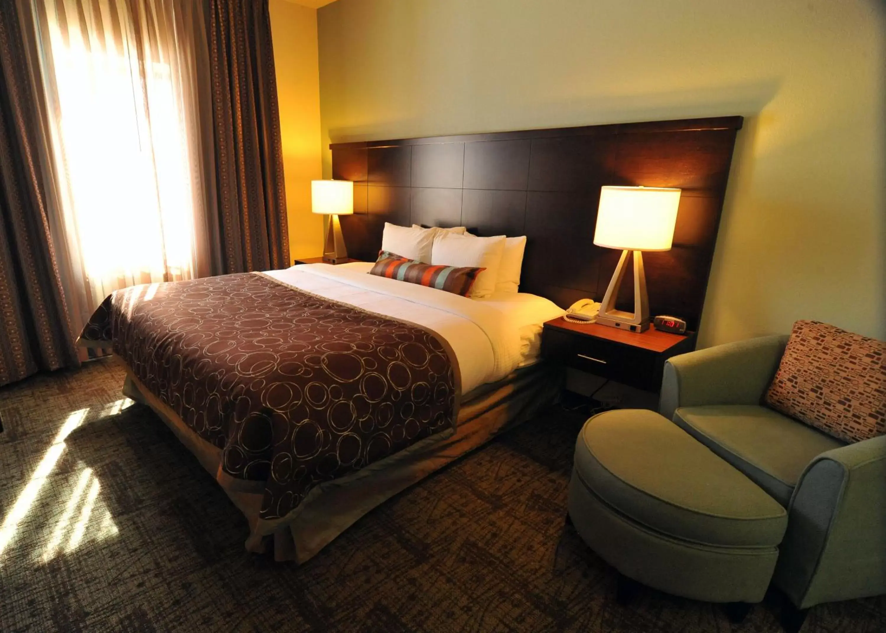 Day, Bed in Staybridge Suites Chicago-Oakbrook Terrace, an IHG Hotel