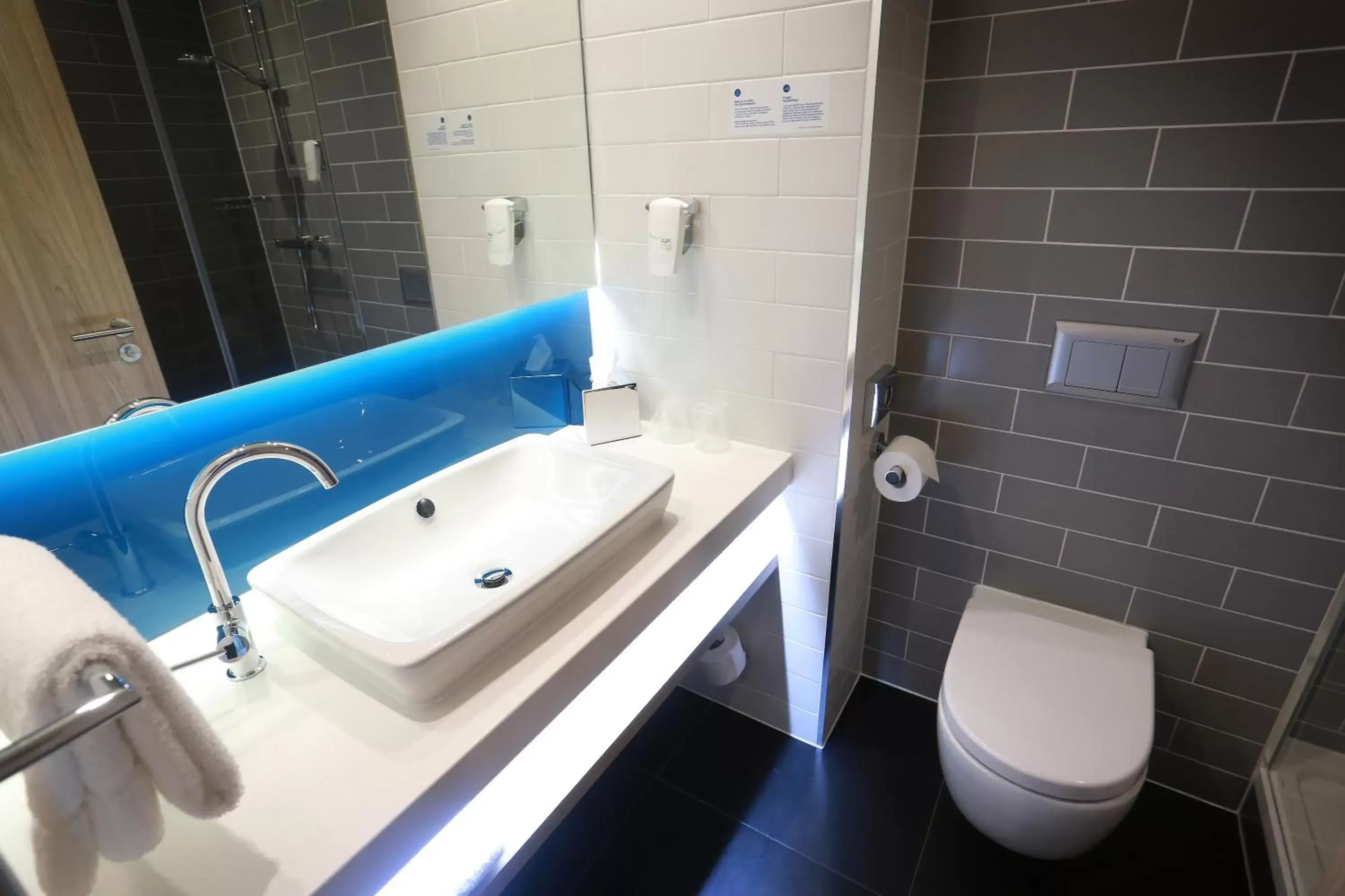 Bathroom in Holiday Inn Express - Manchester - TRAFFORDCITY, an IHG Hotel