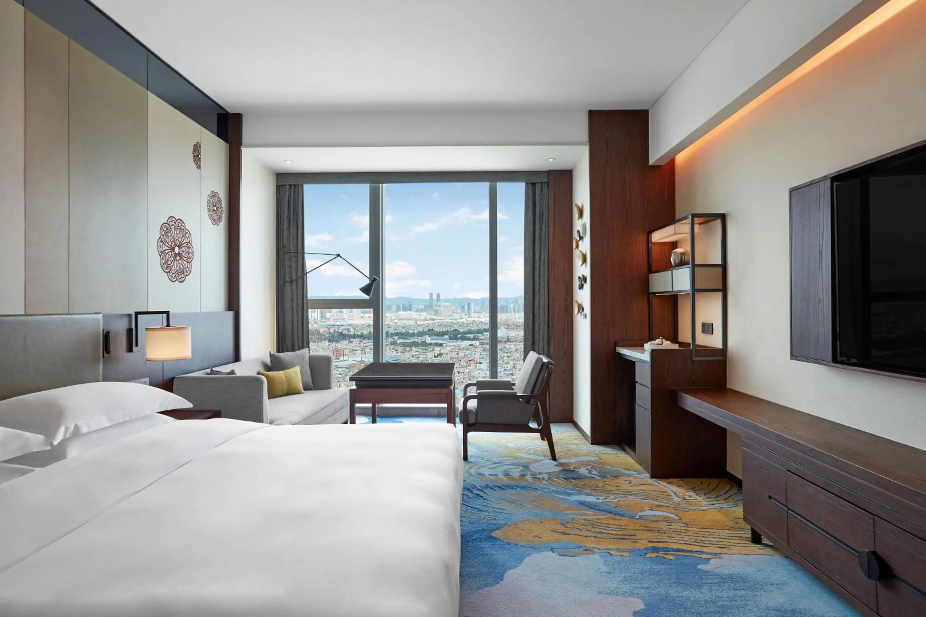 Photo of the whole room, Bed in Sheraton Kunming