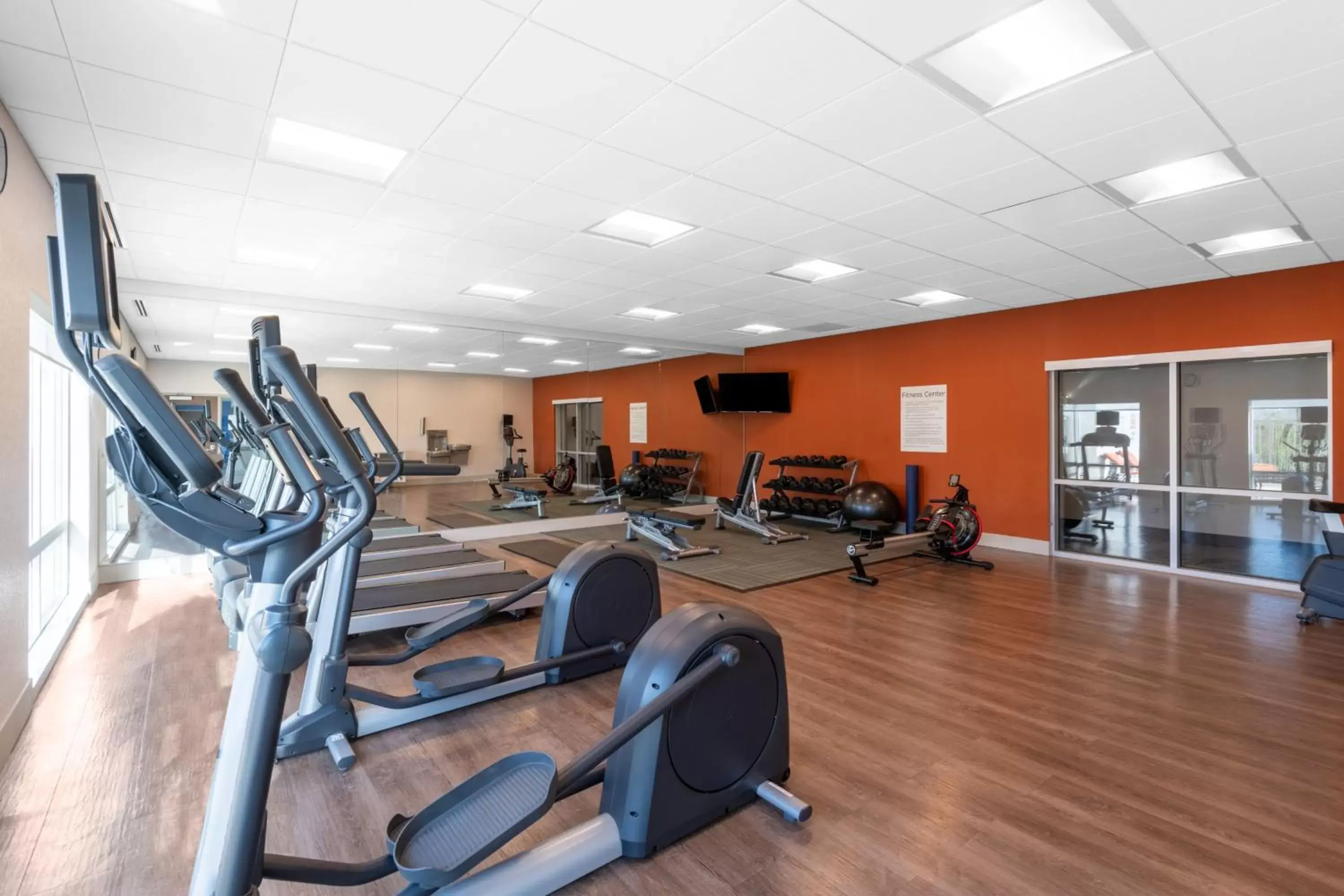 Fitness centre/facilities, Fitness Center/Facilities in Holiday Inn Express & Suites - Phoenix - Airport North, an IHG Hotel