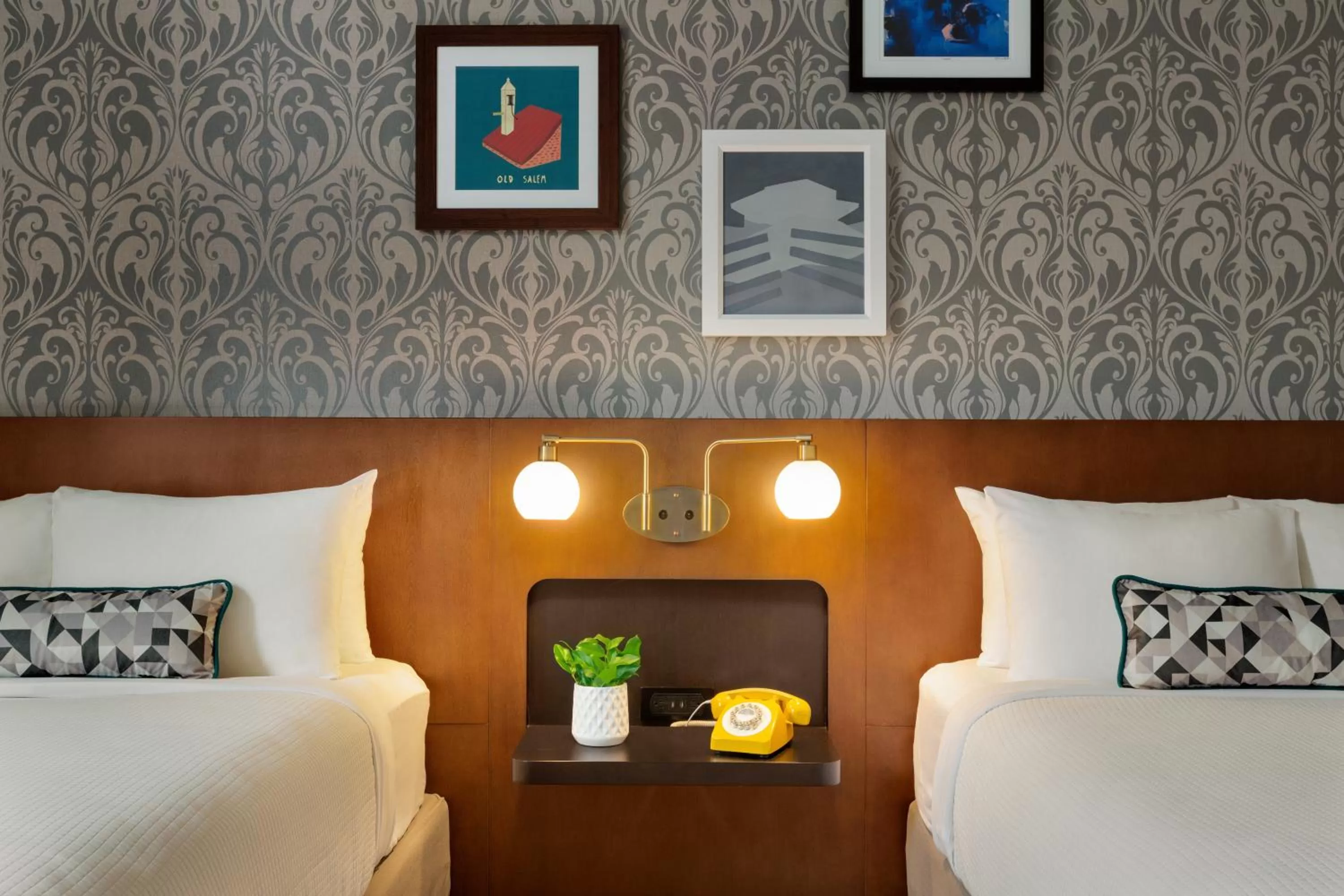 Photo of the whole room, Bed in Hotel Indigo - Winston-Salem Downtown by IHG