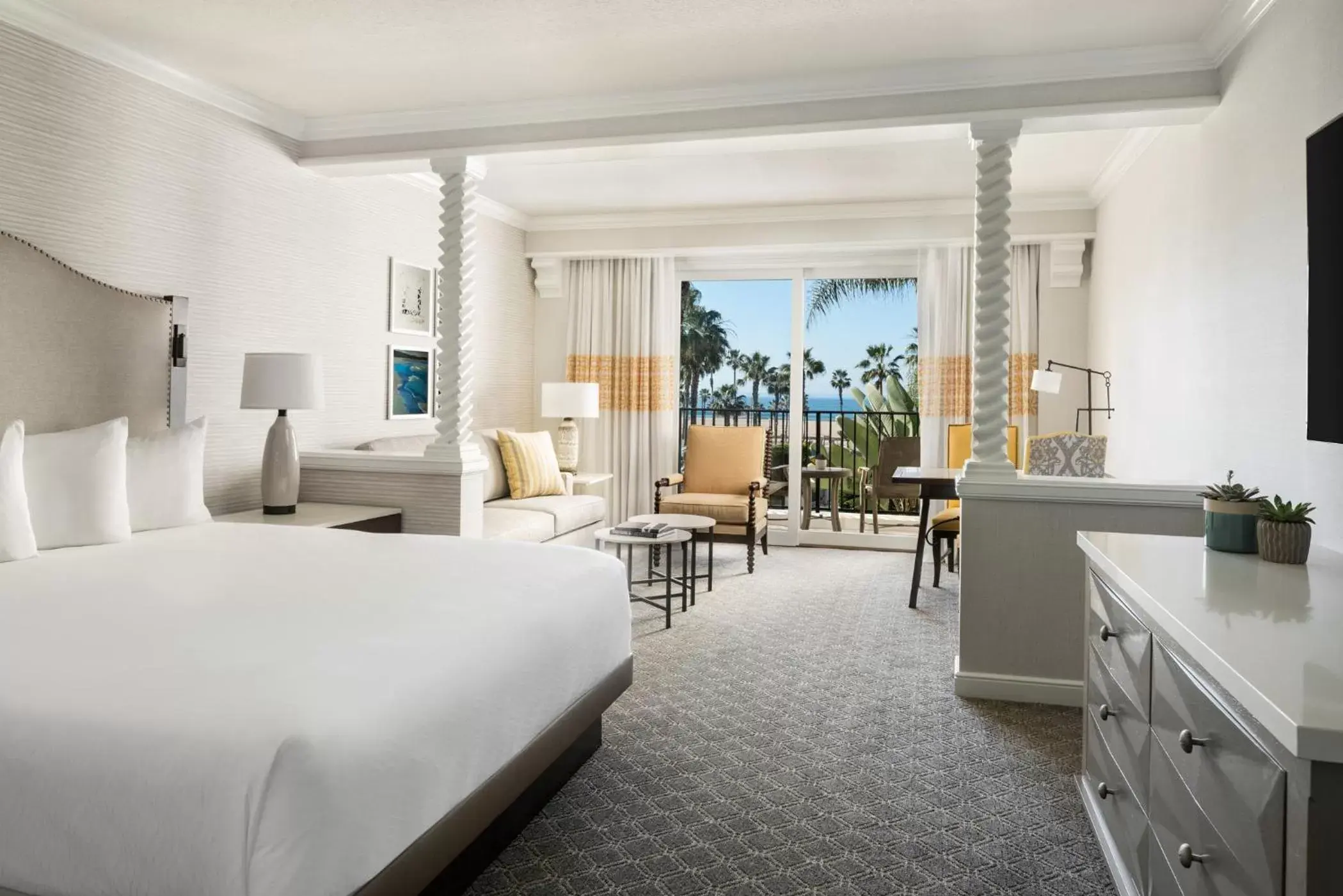 King Room with Partial Ocean View in Hyatt Regency Huntington Beach Resort and Spa