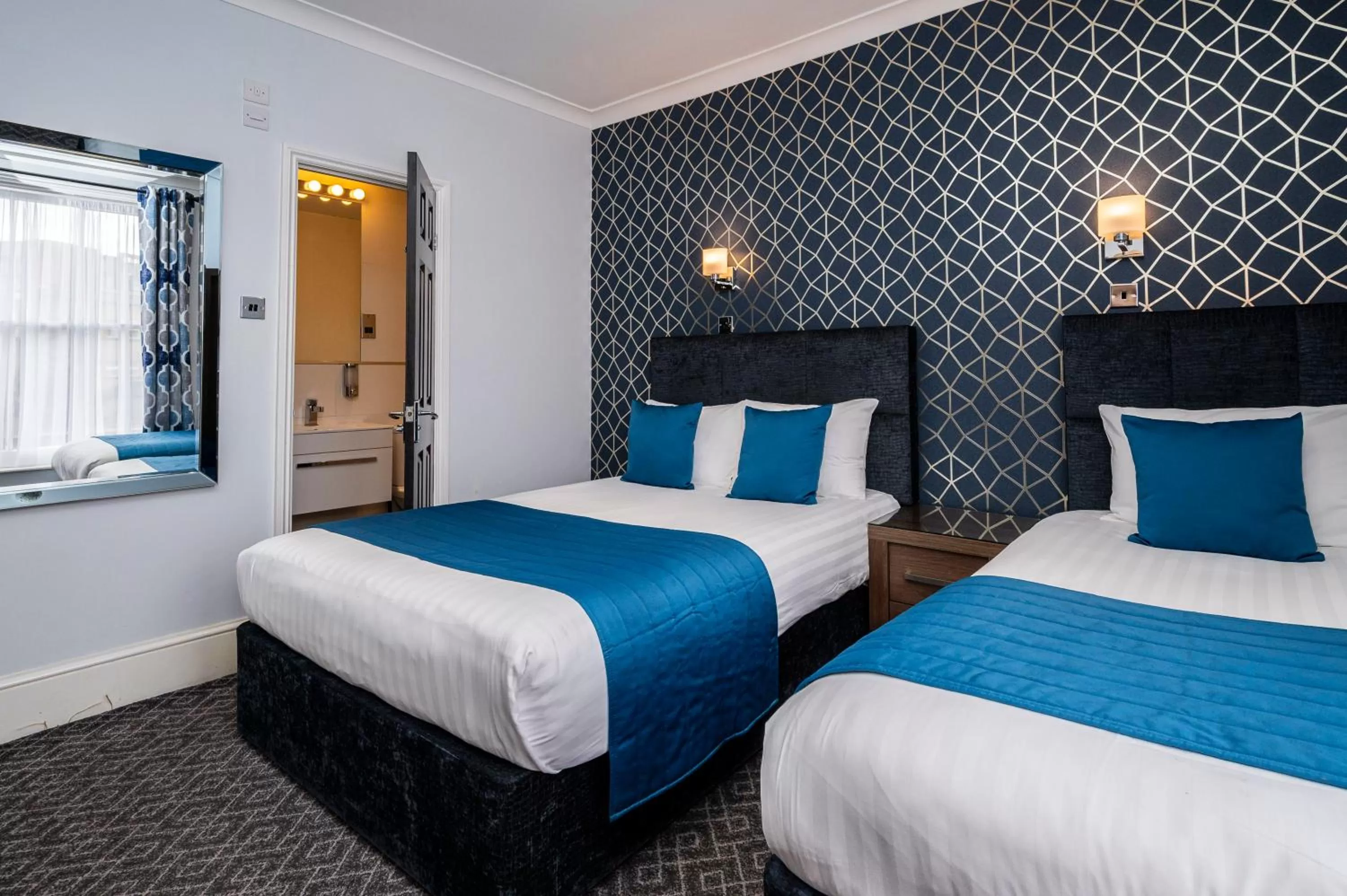 Bedroom, Bed in Mentone Hotel