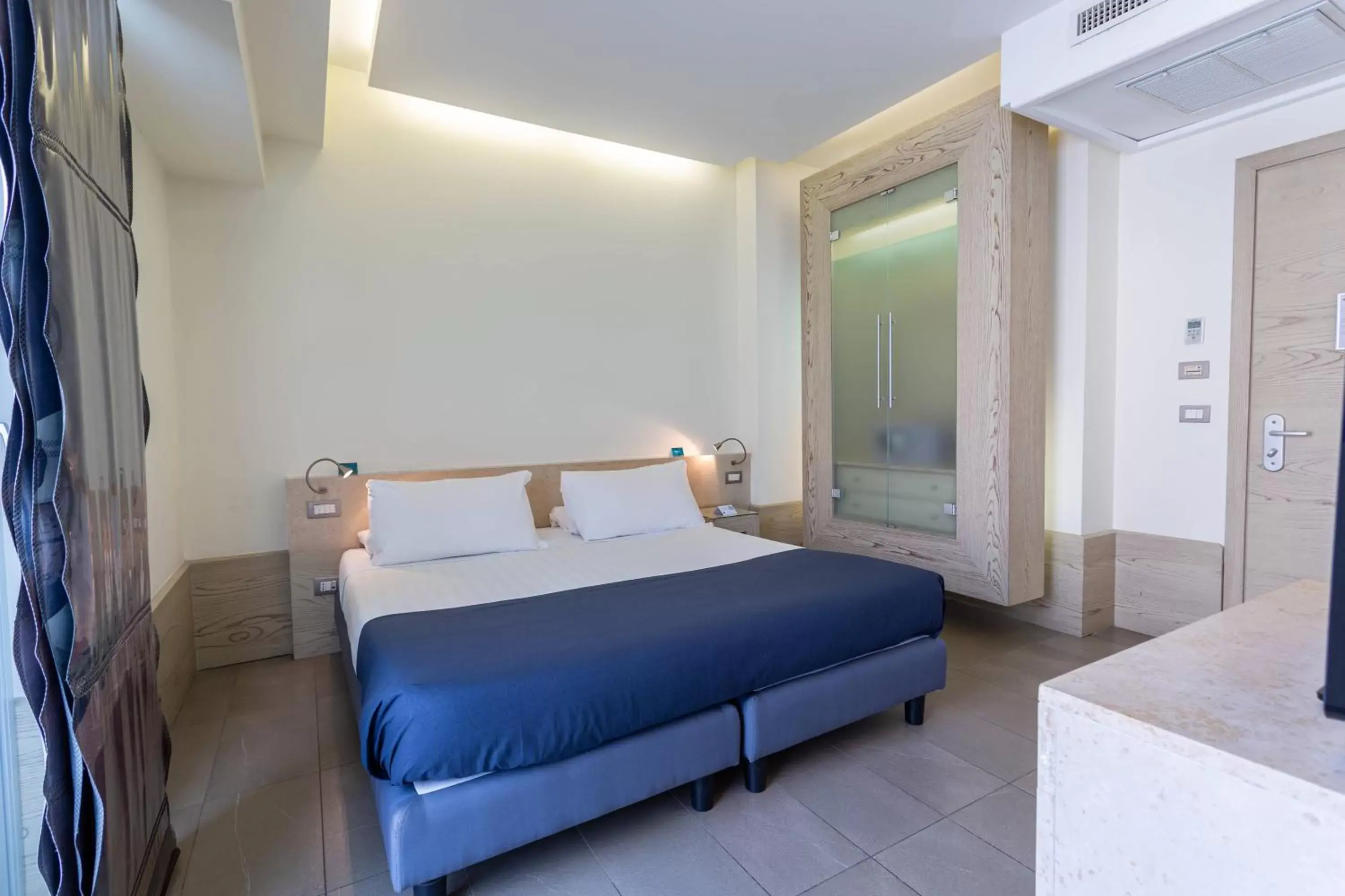 Bedroom, Bed in Smy Aran Blu Roma Mare