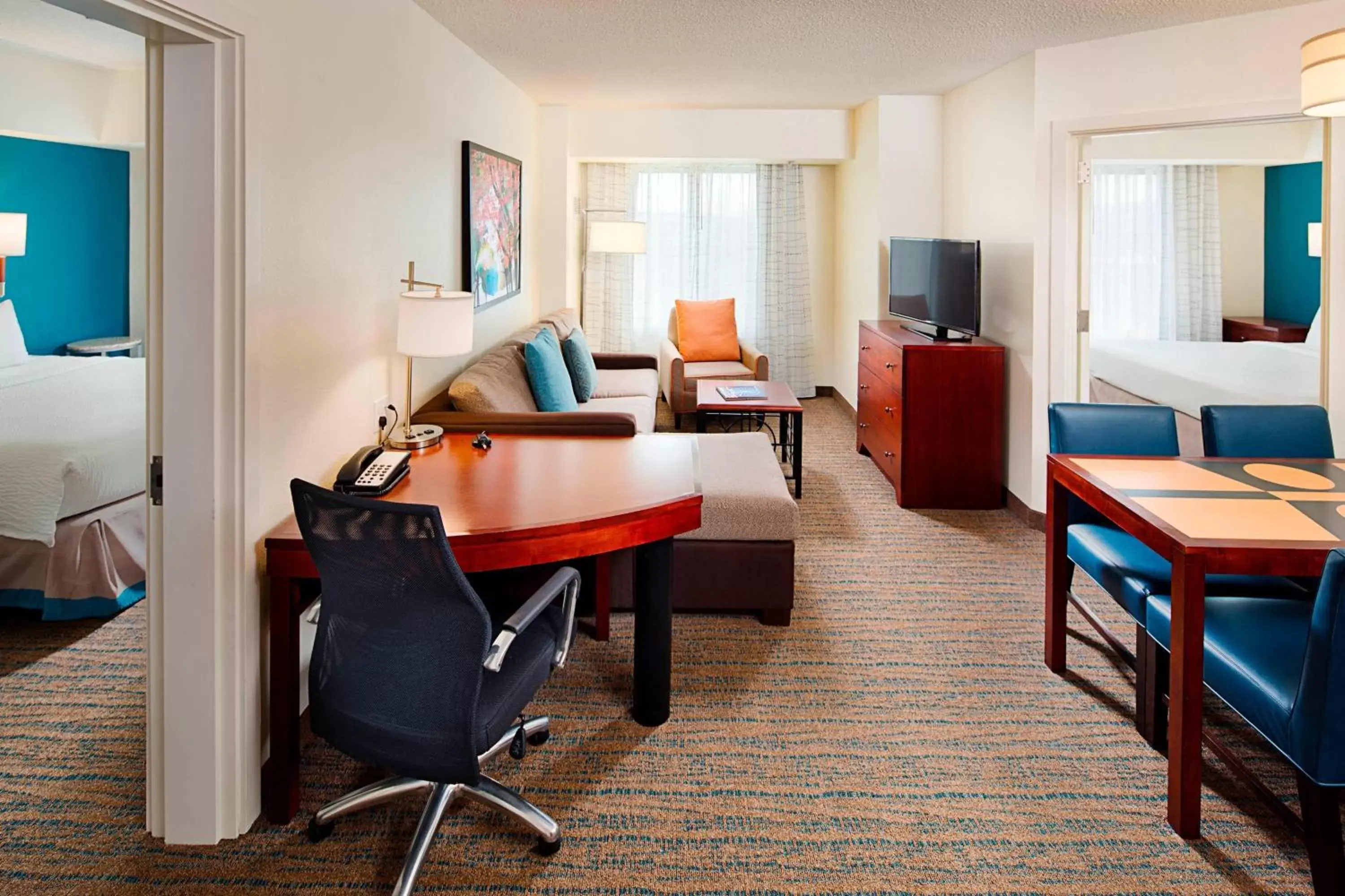 Bedroom, Seating Area in Residence Inn Seattle Bellevue Downtown