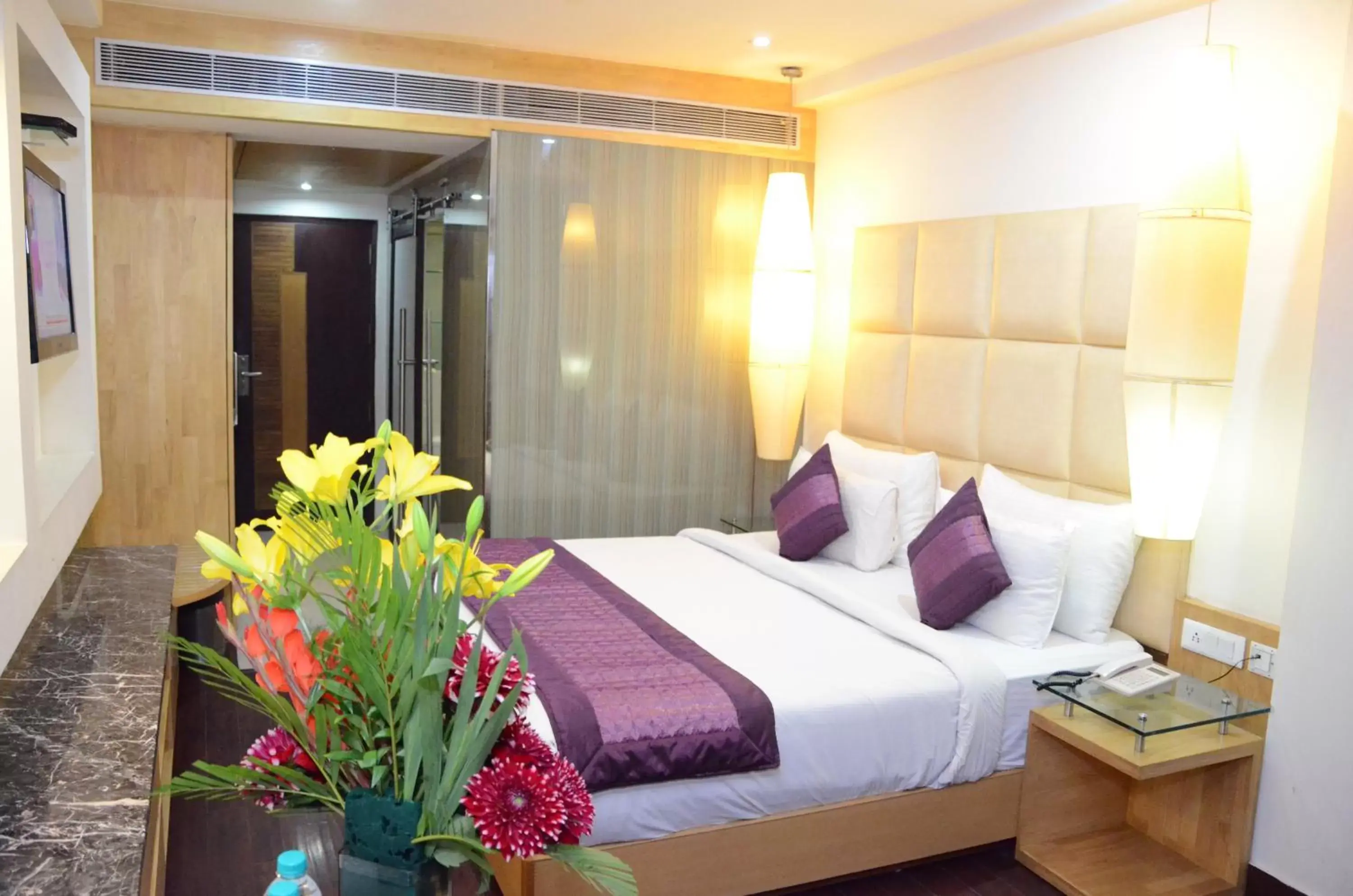 Bed in Airport Hotel Grand, New Delhi