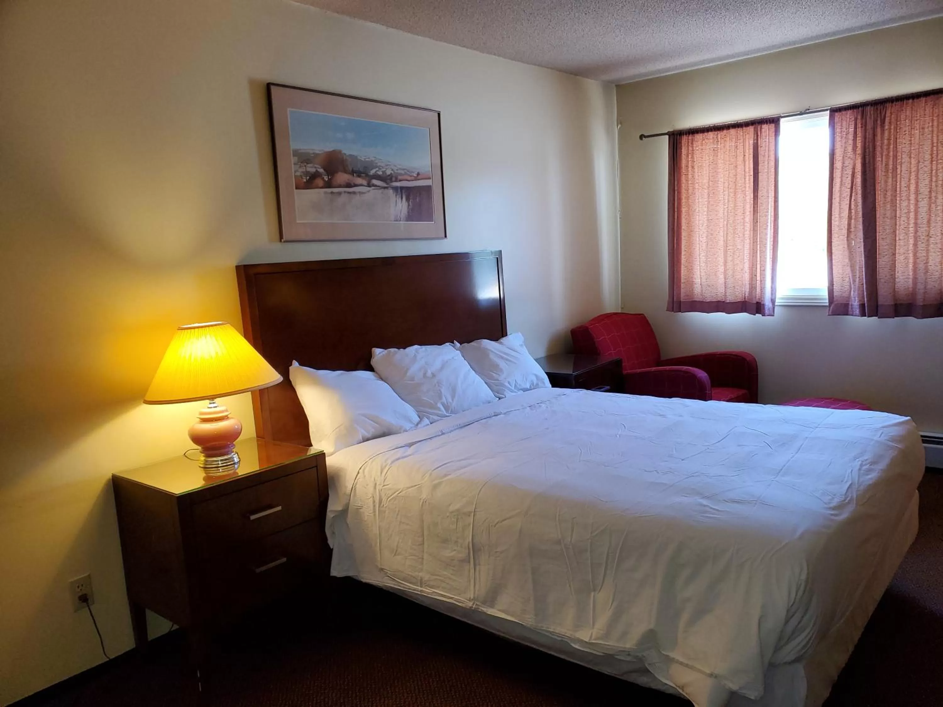 Bed in Englehart Motel