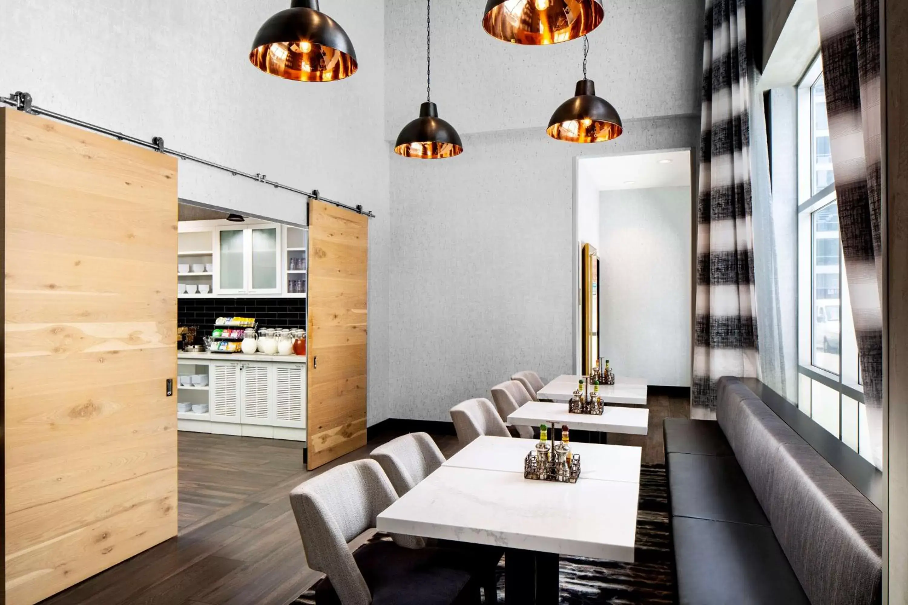 Restaurant/Places to Eat in Hyatt Place Long Island City