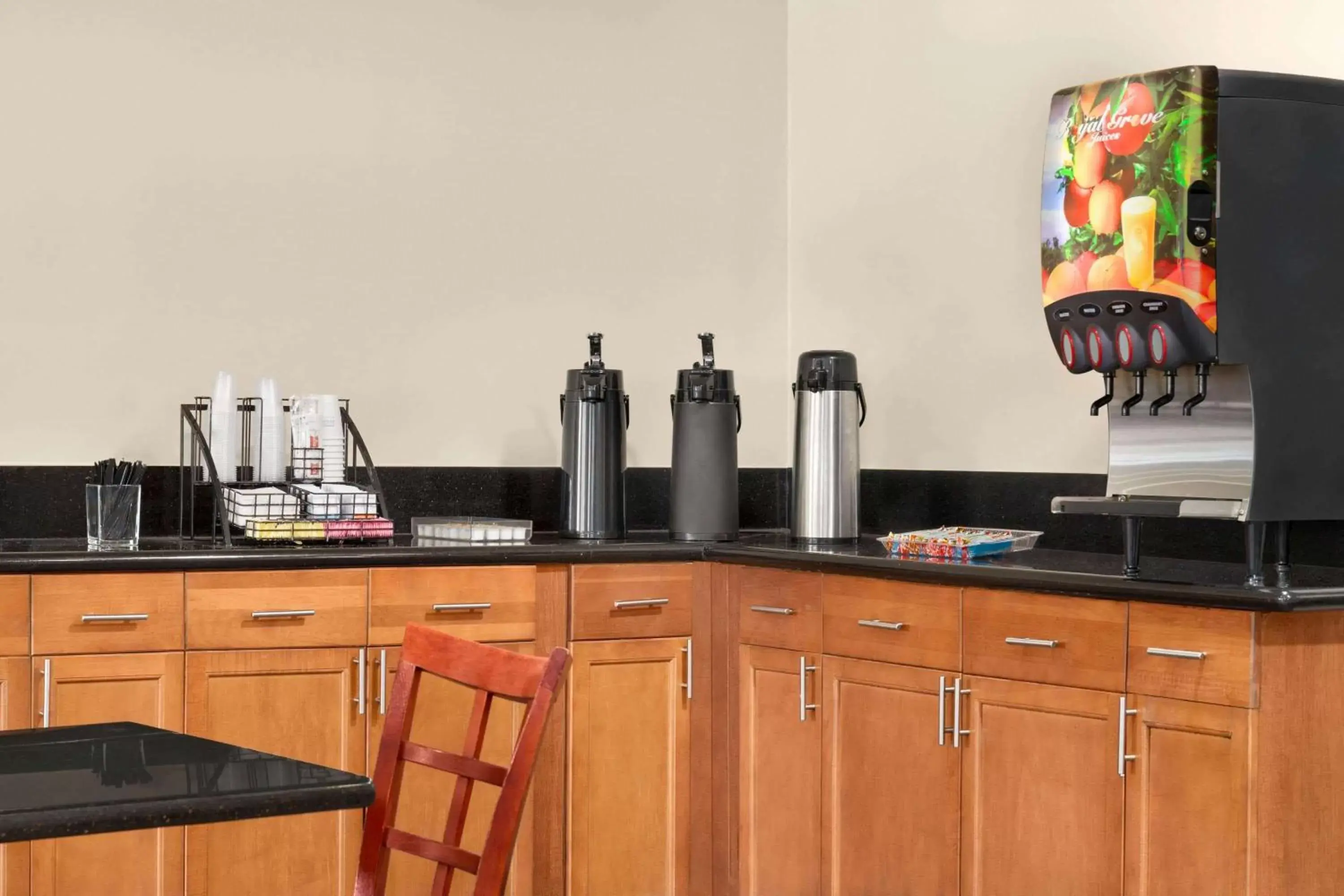 Restaurant/places to eat in Luxe Studios Nashville Airport Restaurant/places to eat in Luxe Studios Nashville Airport