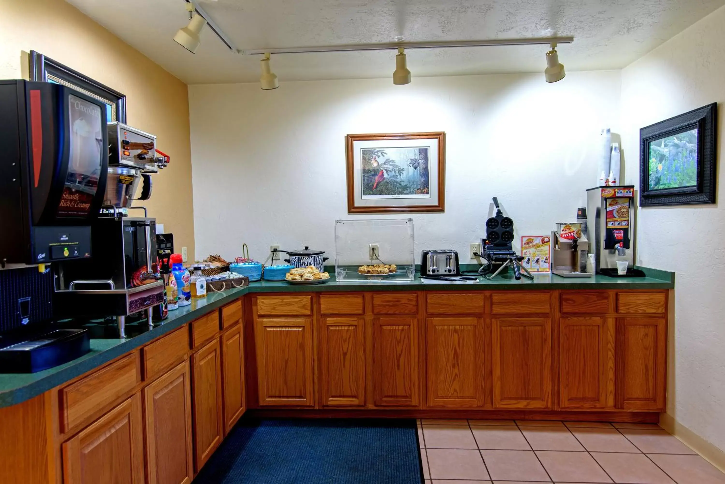 Breakfast, Restaurant/Places to Eat in The Gunnison Inn at Dos Rios Golf Course