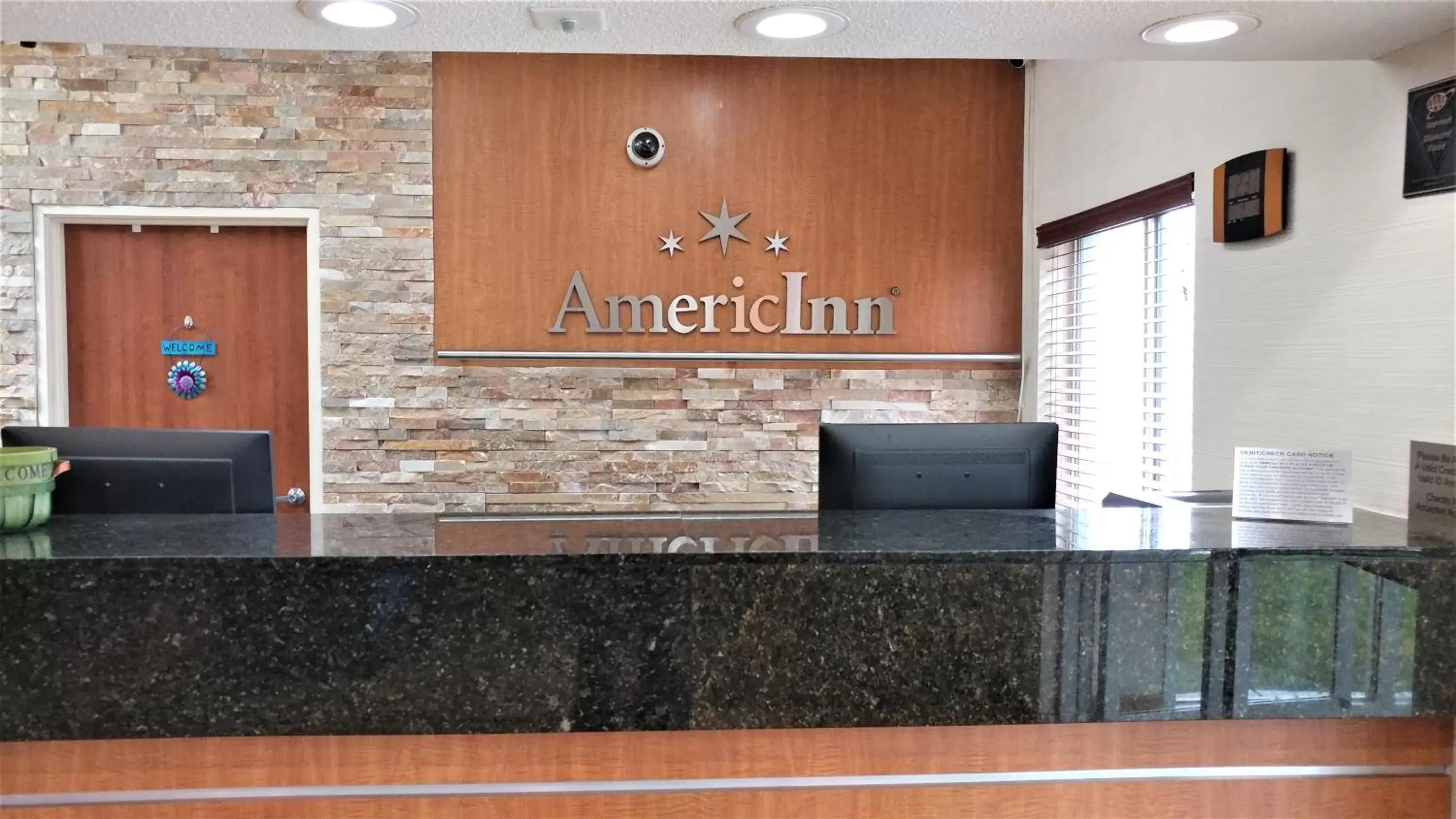 Lobby or reception in AmericInn by Wyndham Duluth