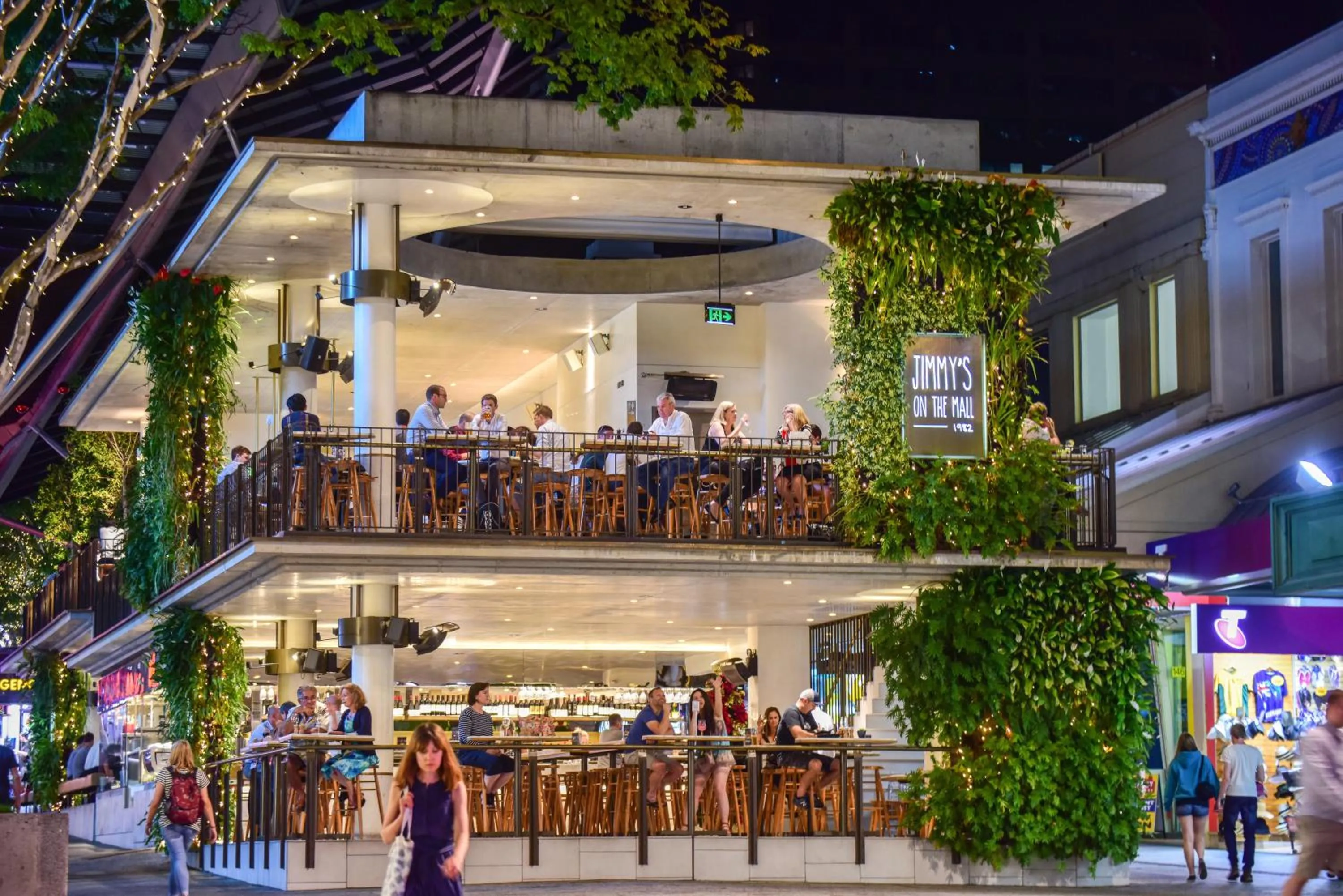 Restaurant/places to eat in Toowong Central Motel Apartments