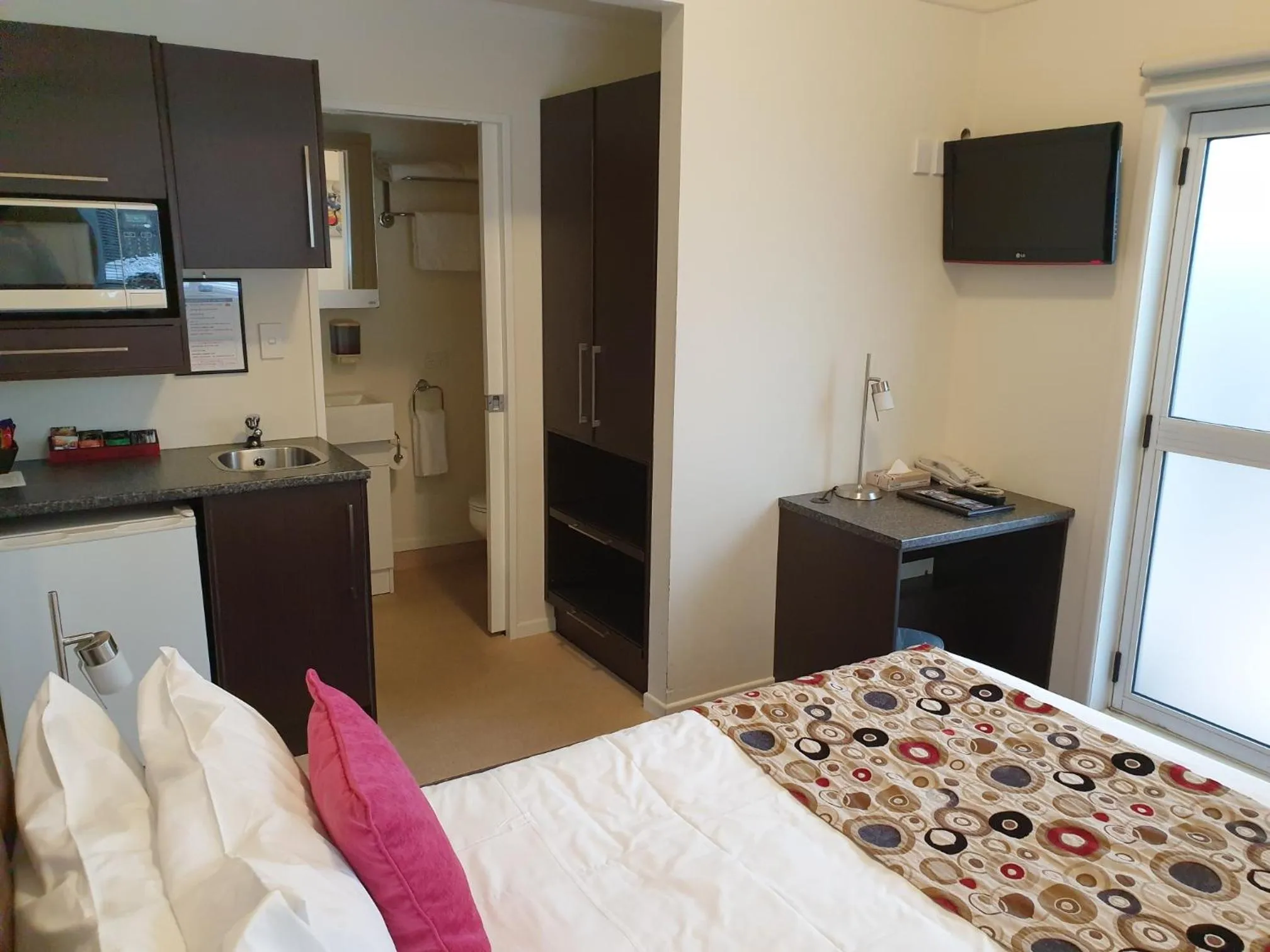 Bed in At Eden Park Motel