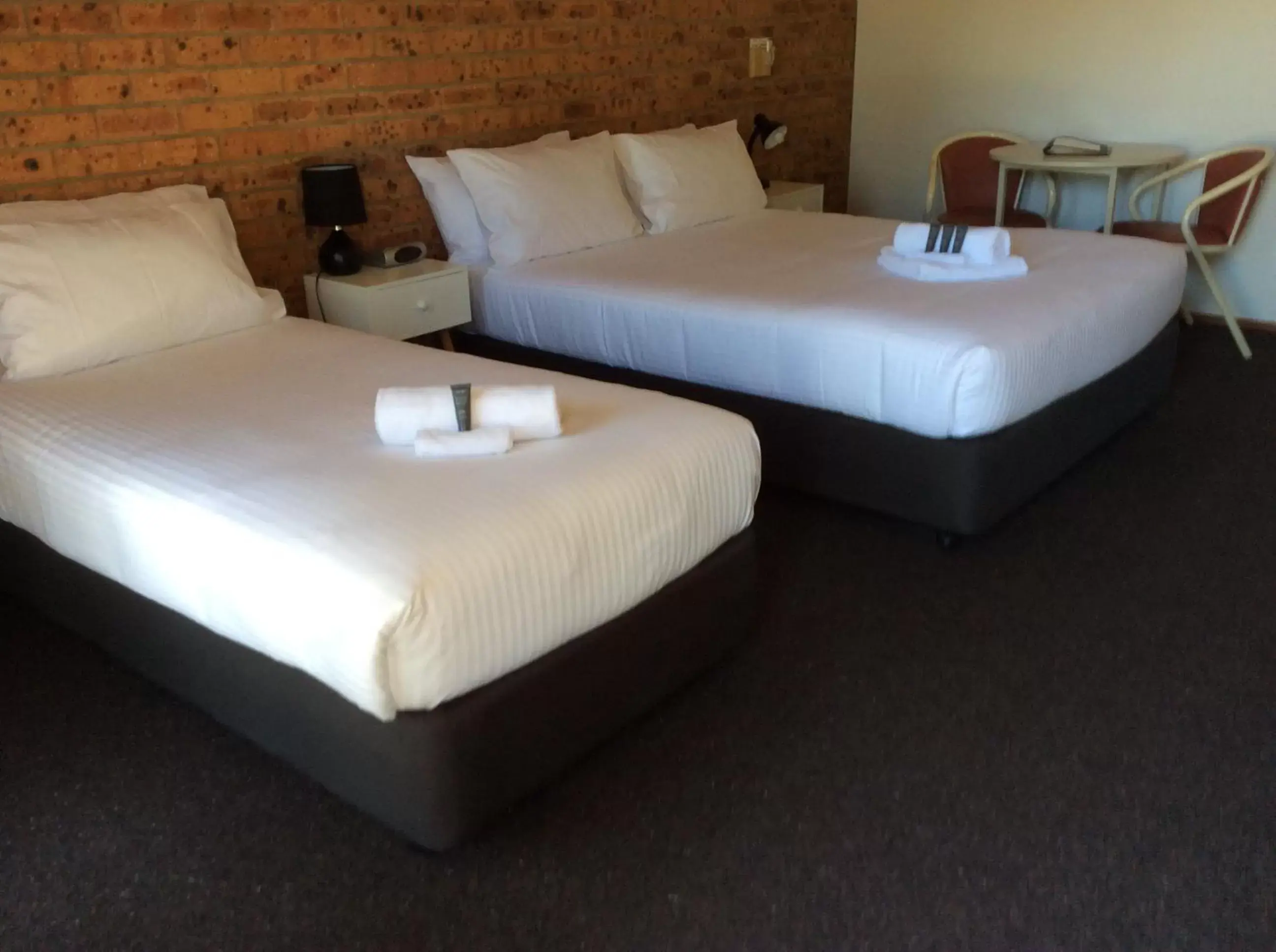 Bed in Bega Downs Motor Inn